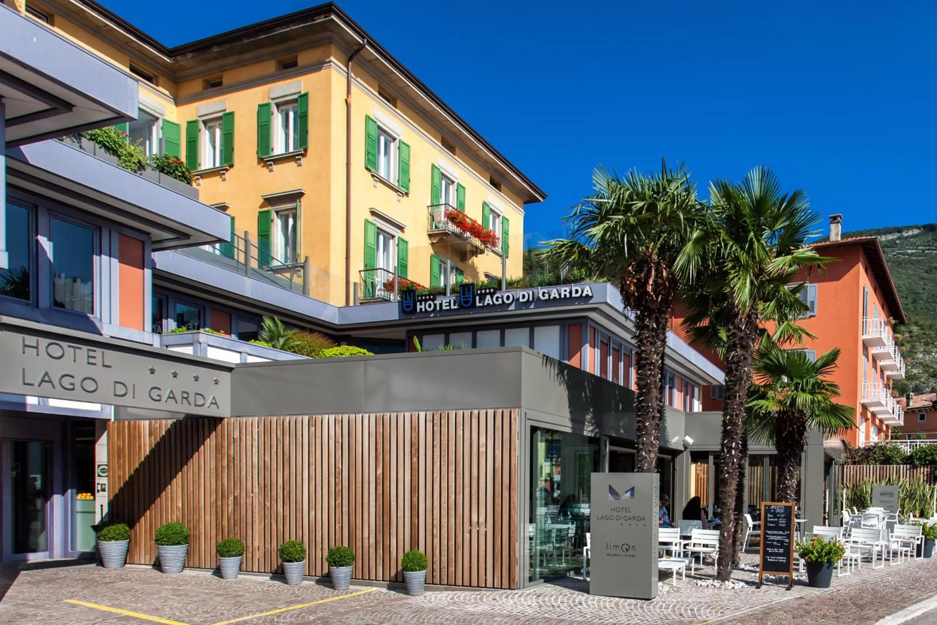 Property building in Hotel Lago Di Garda