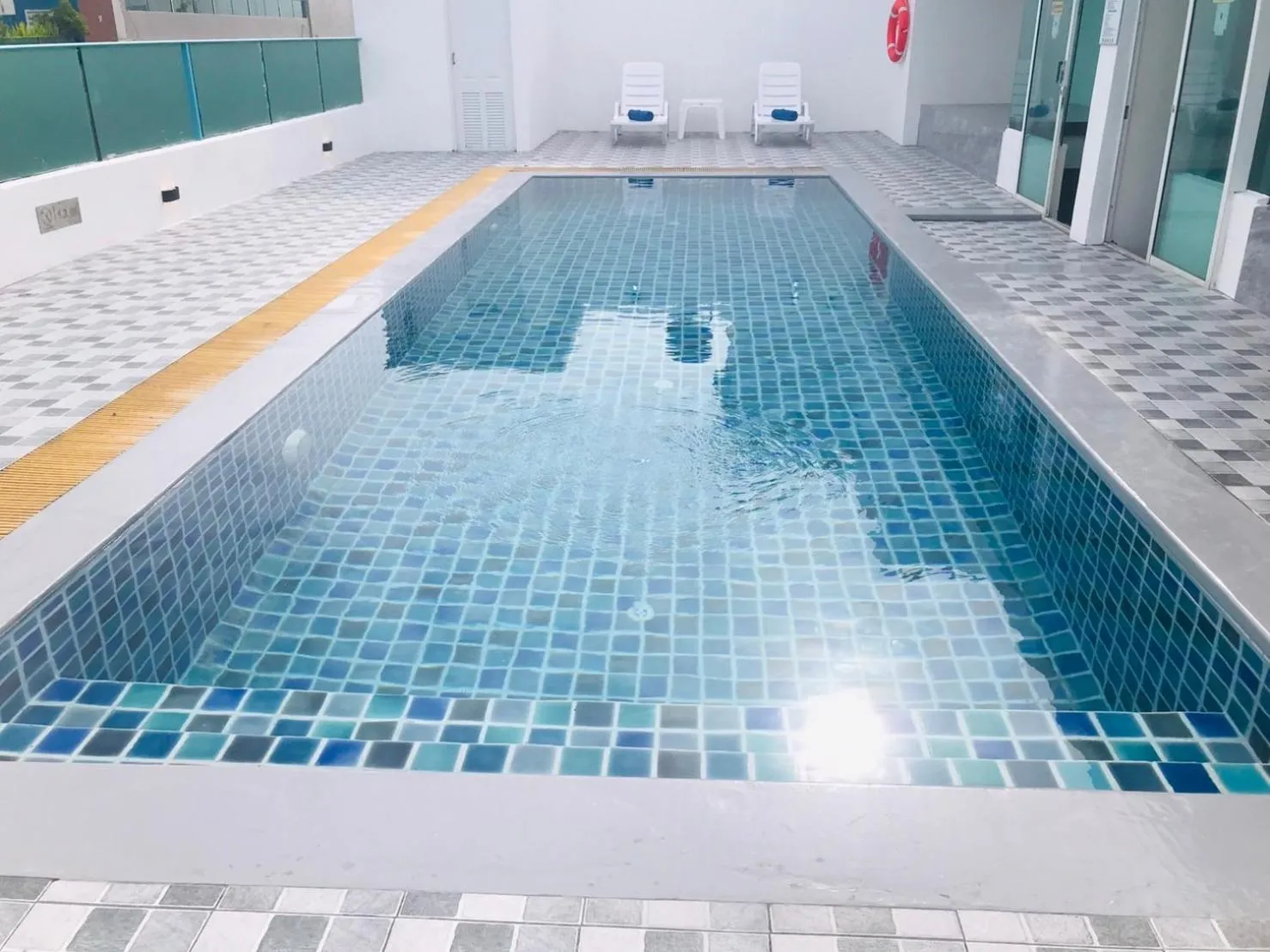 Swimming pool in iCheck inn Central Patong