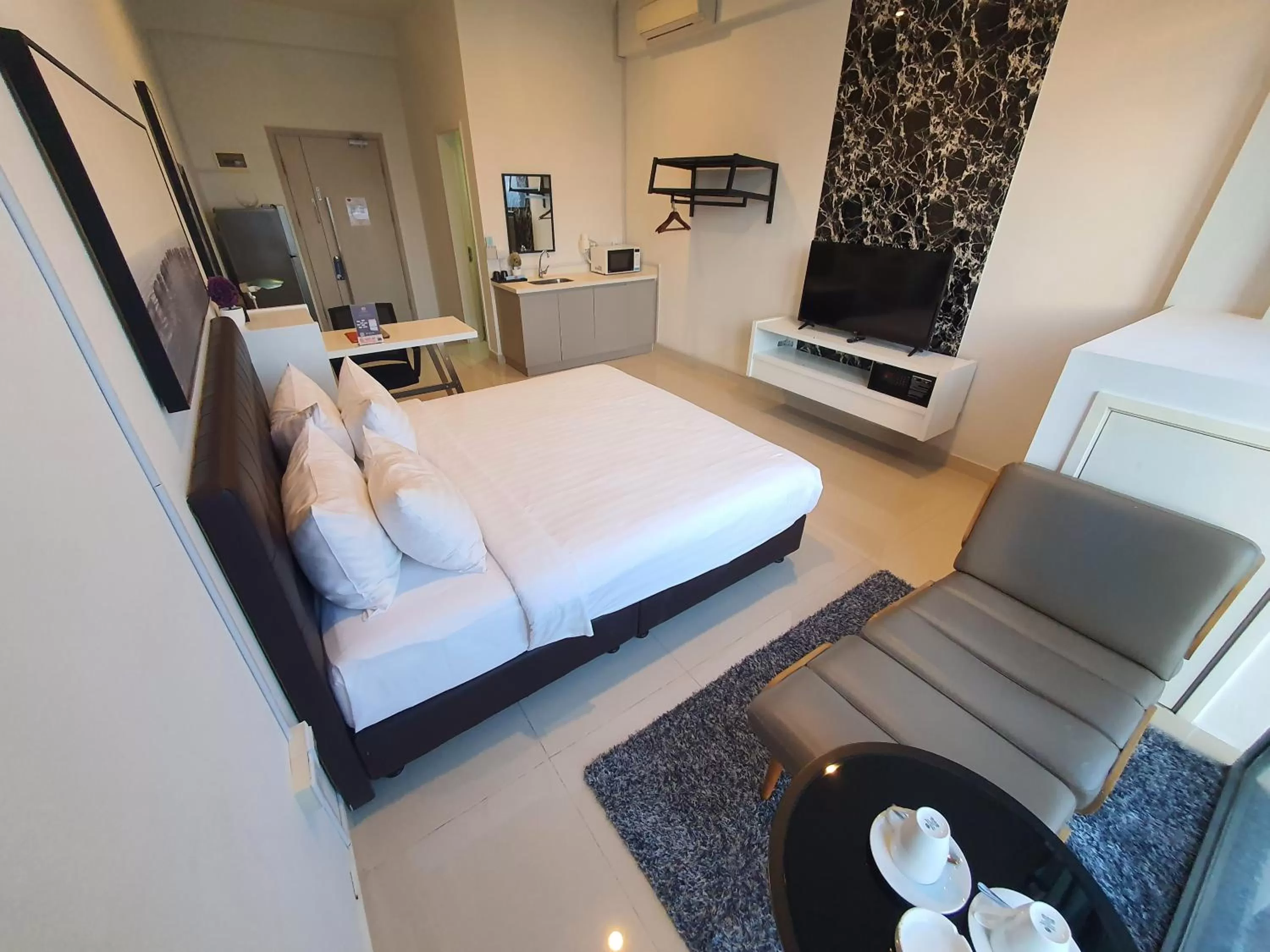 Bedroom, Bed in The Bridge Club