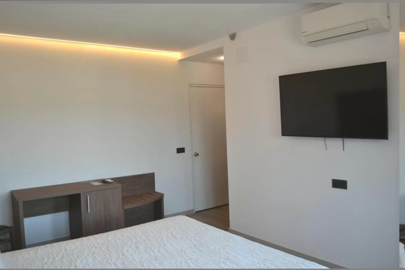 TV and multimedia, TV/Entertainment Center in Hotel Gran Sol