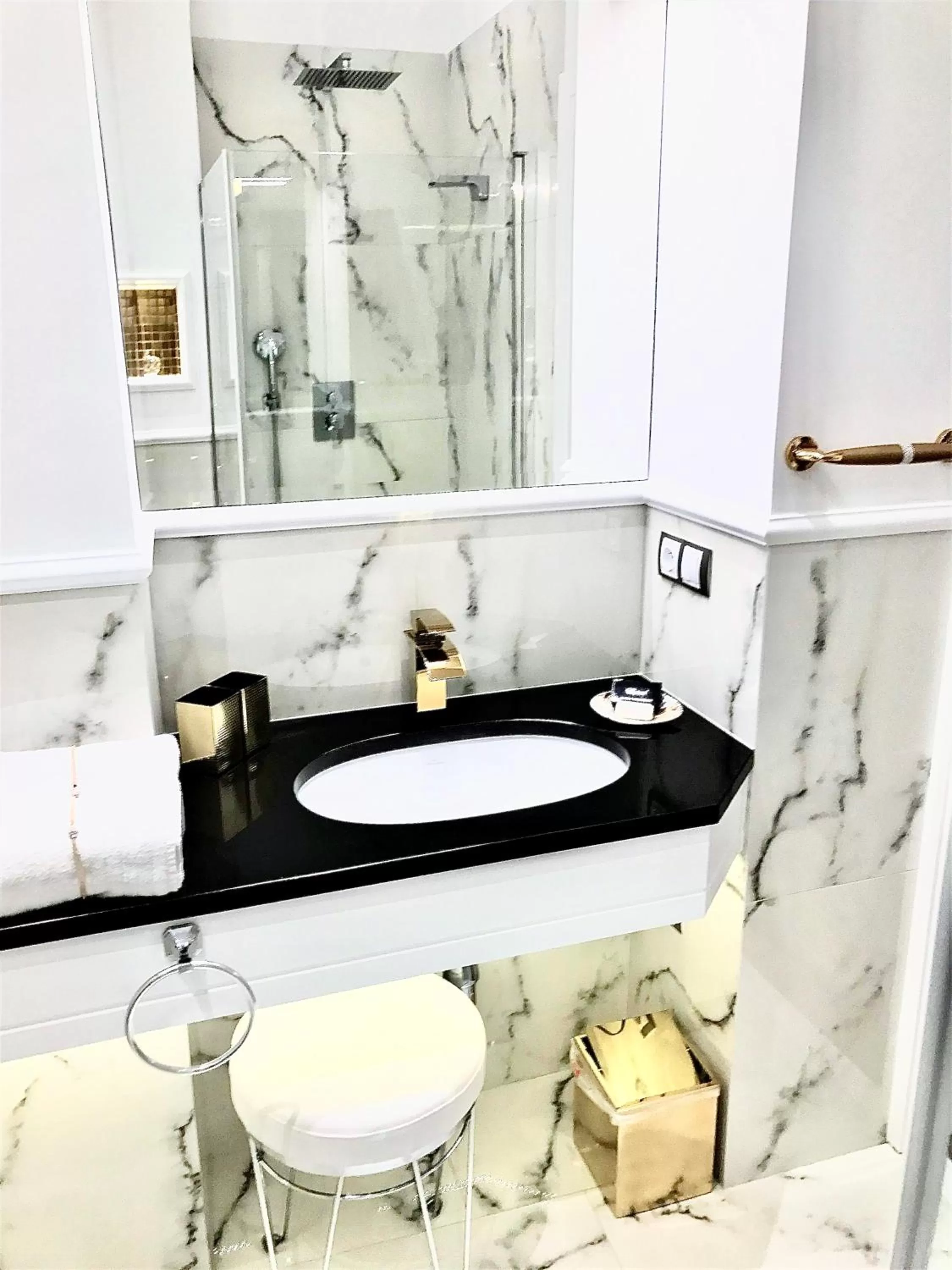 Bathroom in Luxury Apartments MONDRIAN Market Square III