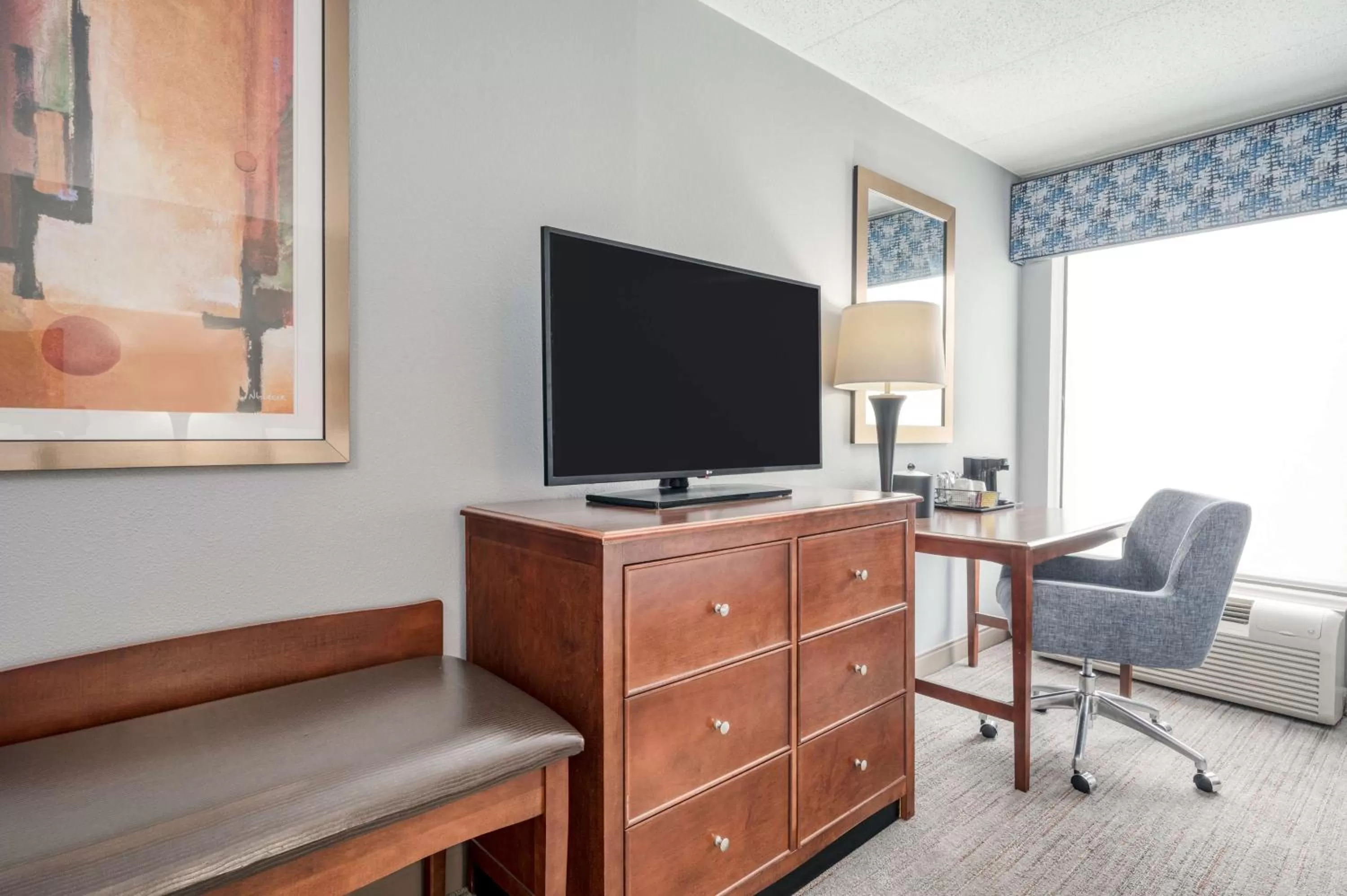 Bedroom in Hampton Inn Baltimore/White Marsh