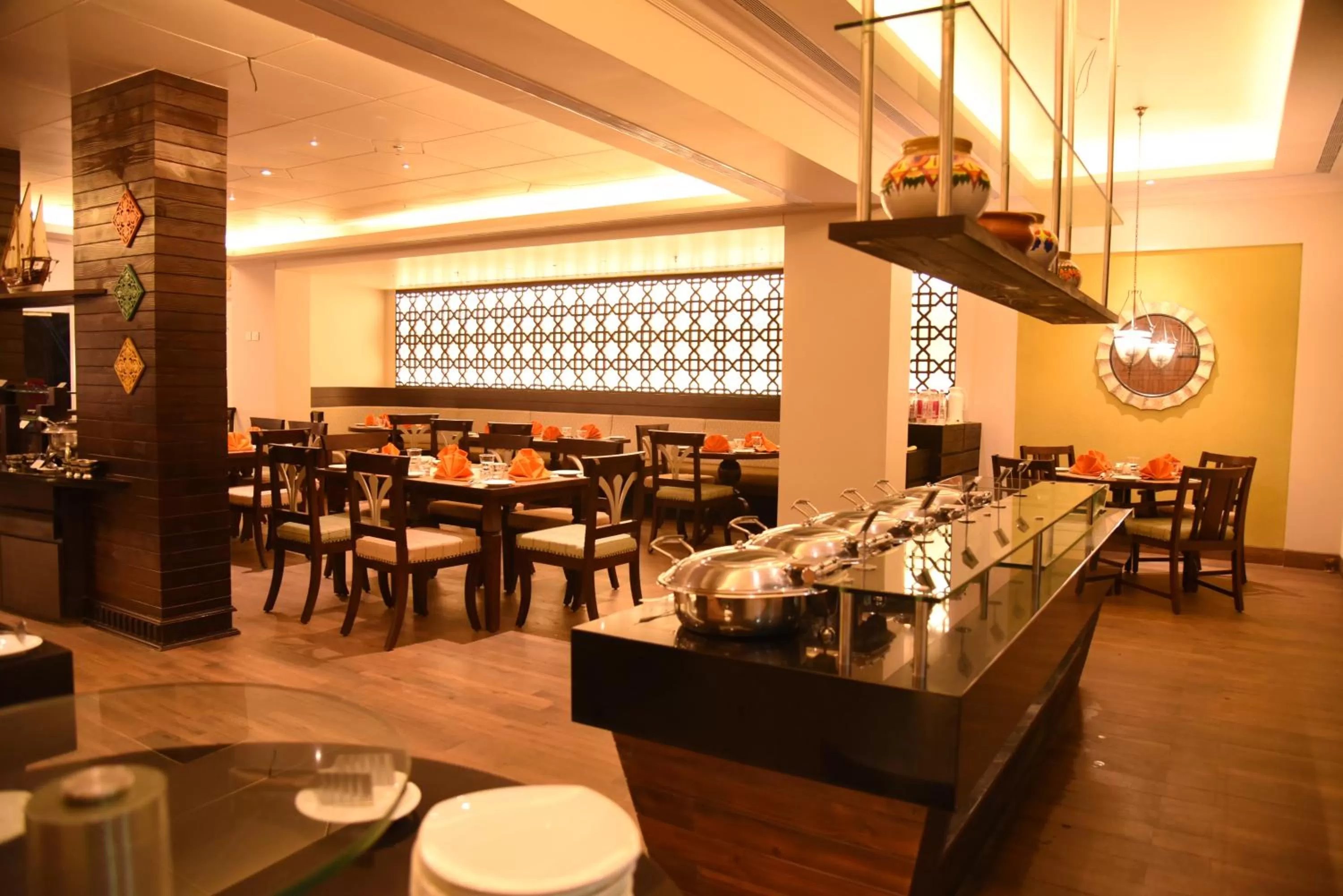 Restaurant/places to eat in The Gateway Hotel Beach Road, Calicut