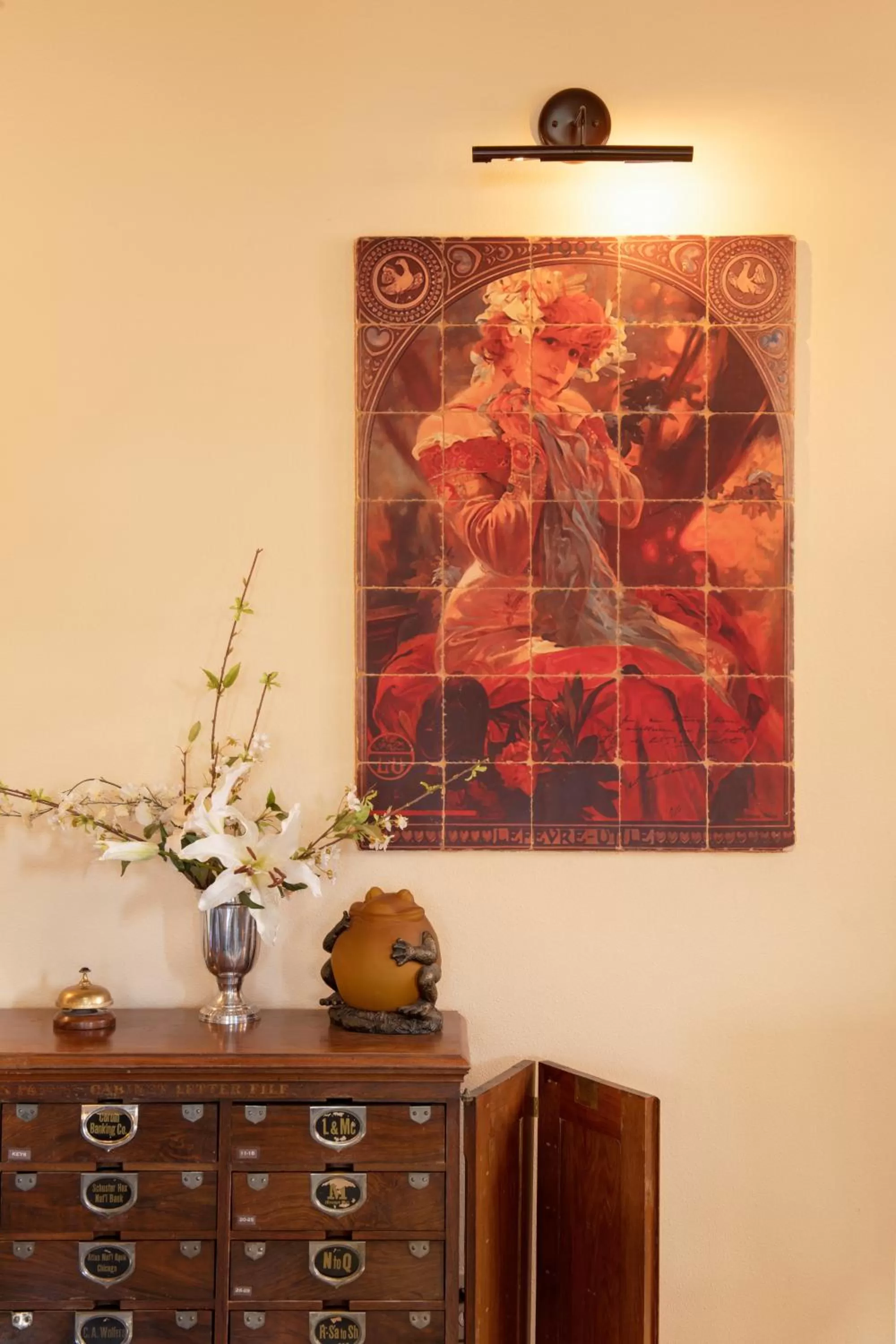 Decorative detail in Chamberlin Inn