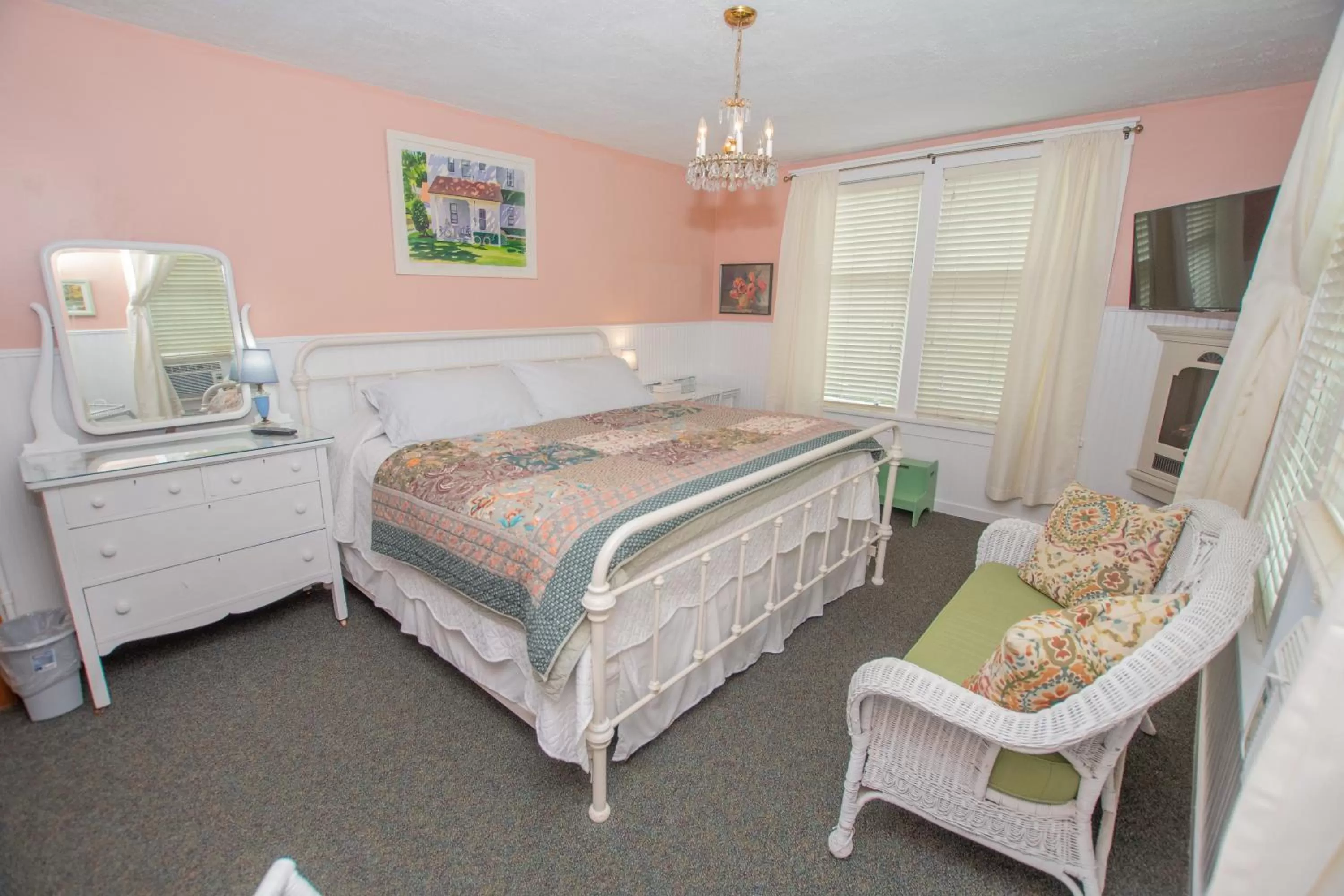 Bed in Terrace Inn and 1911 Restaurant