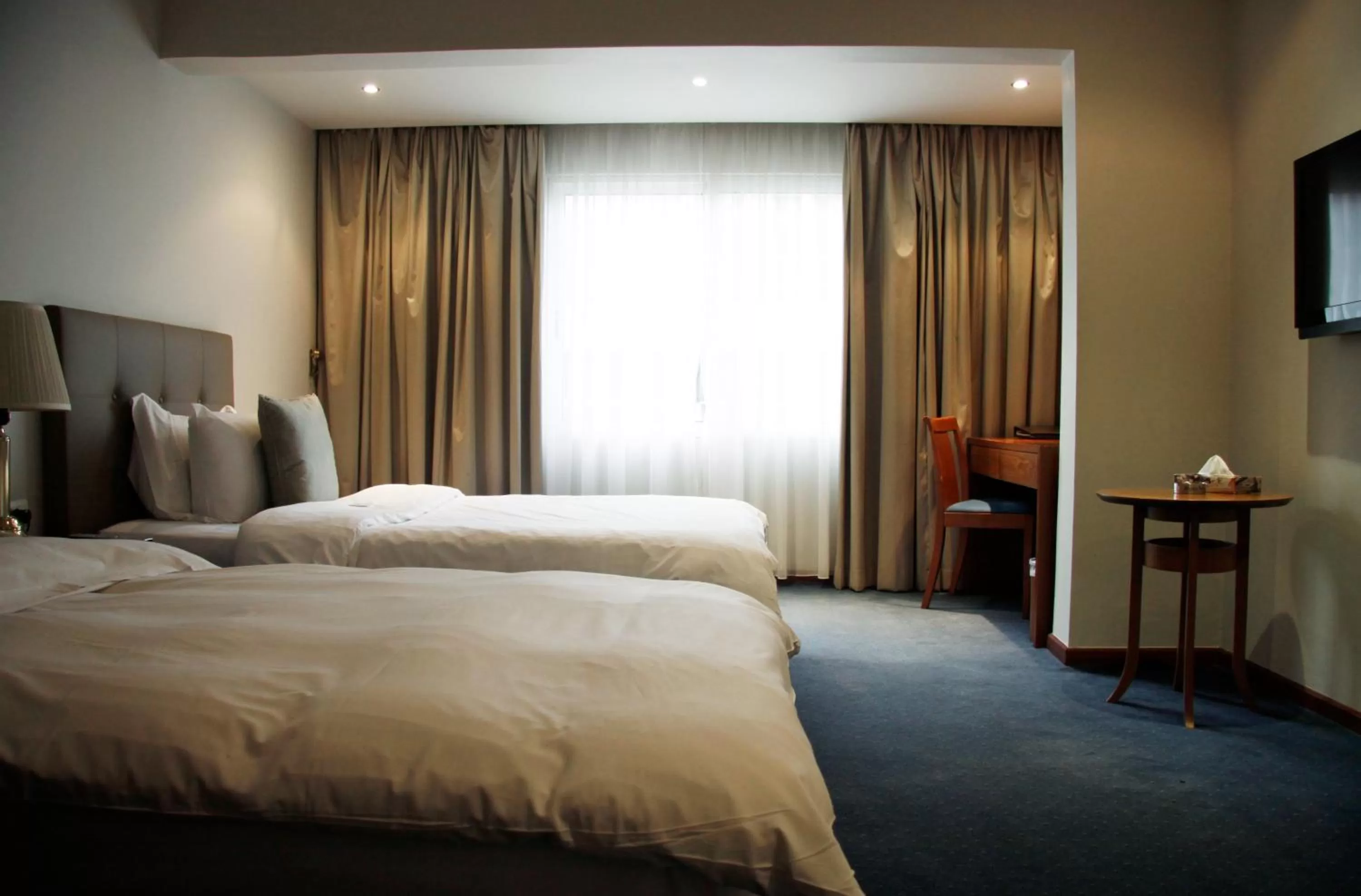 Bed in Plaza Hotel Beirut