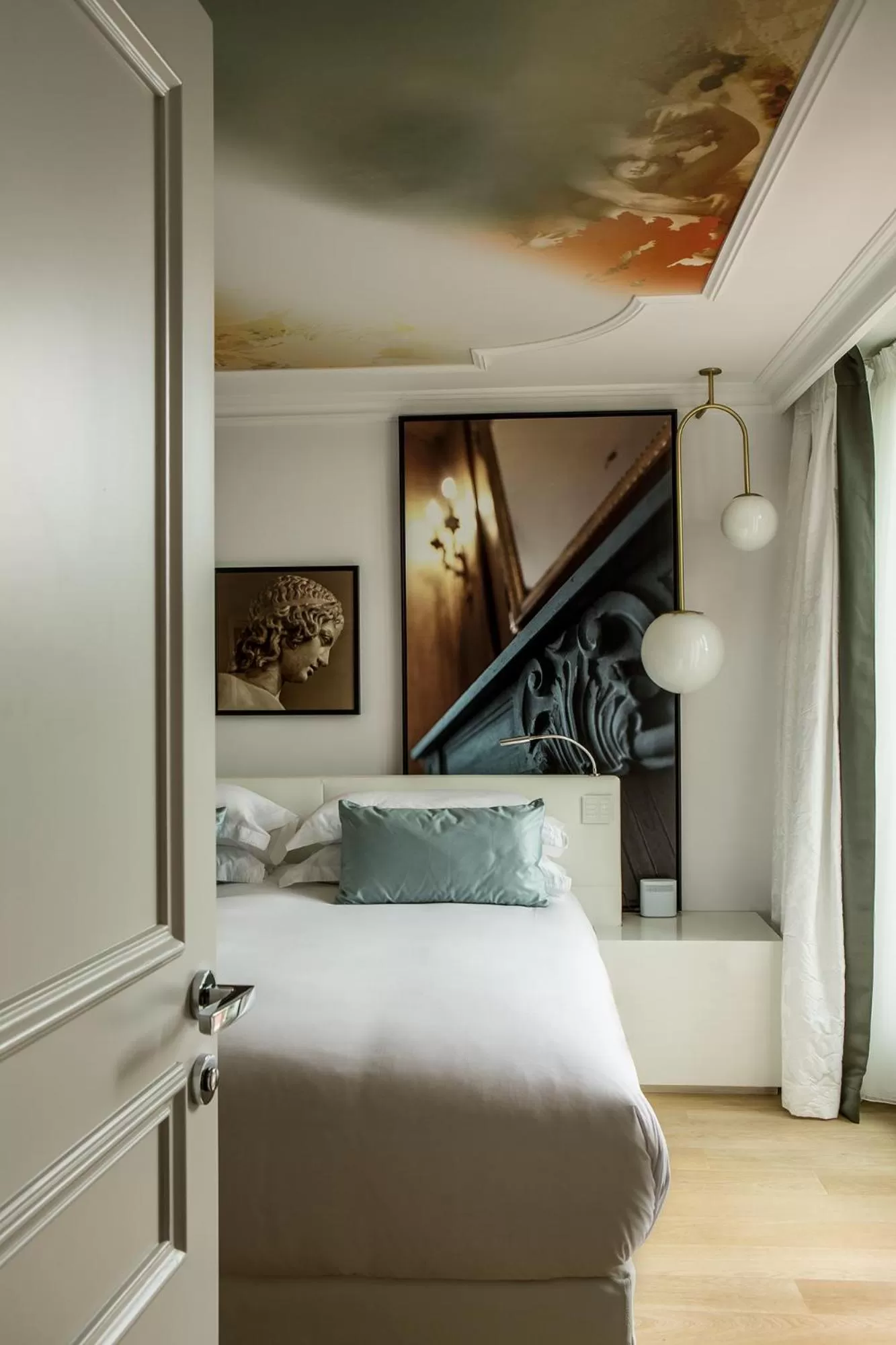 Bed in Sofitel Roma Villa Borghese