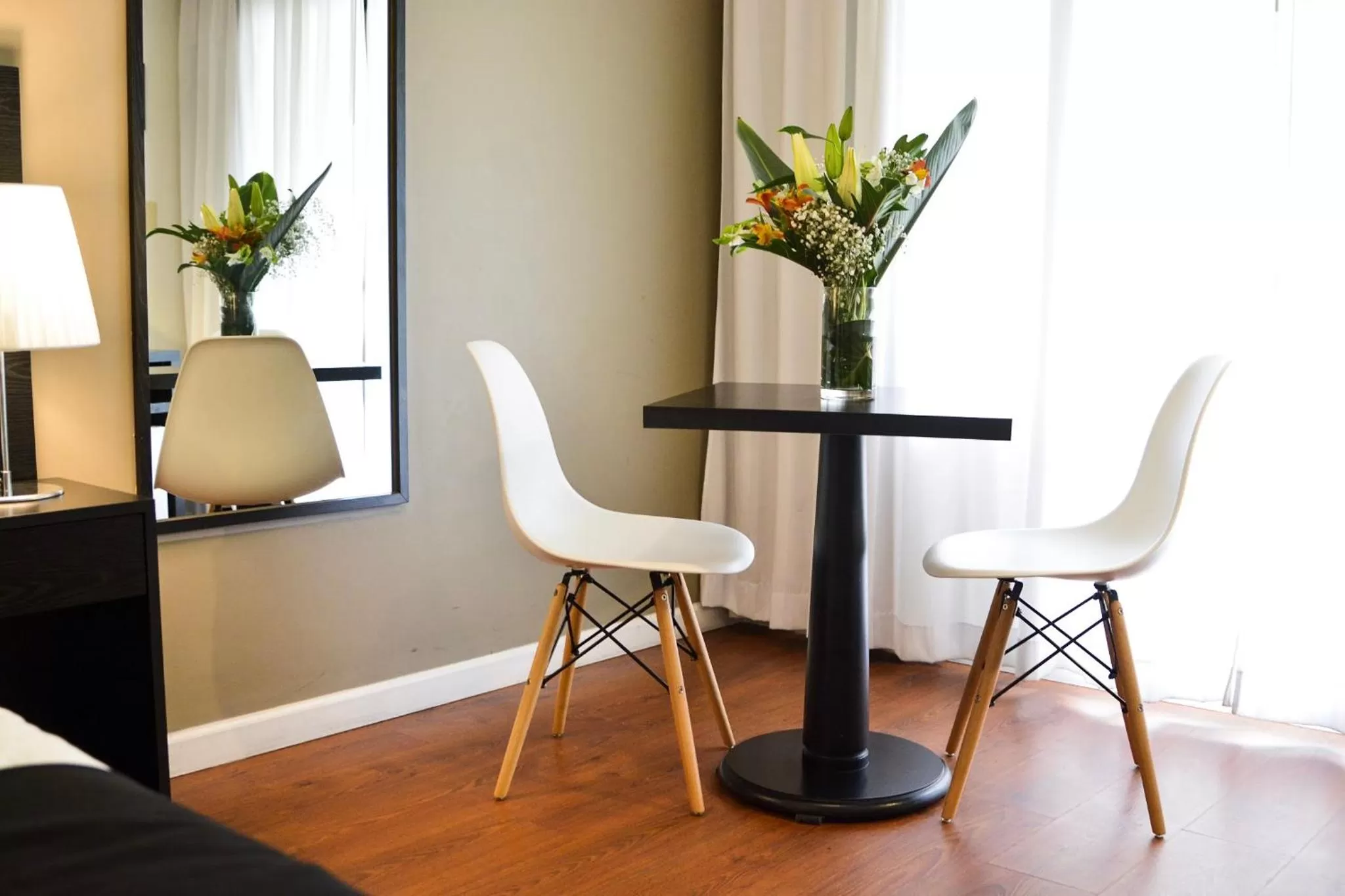 Seating area in Pocitos Plaza Hotel