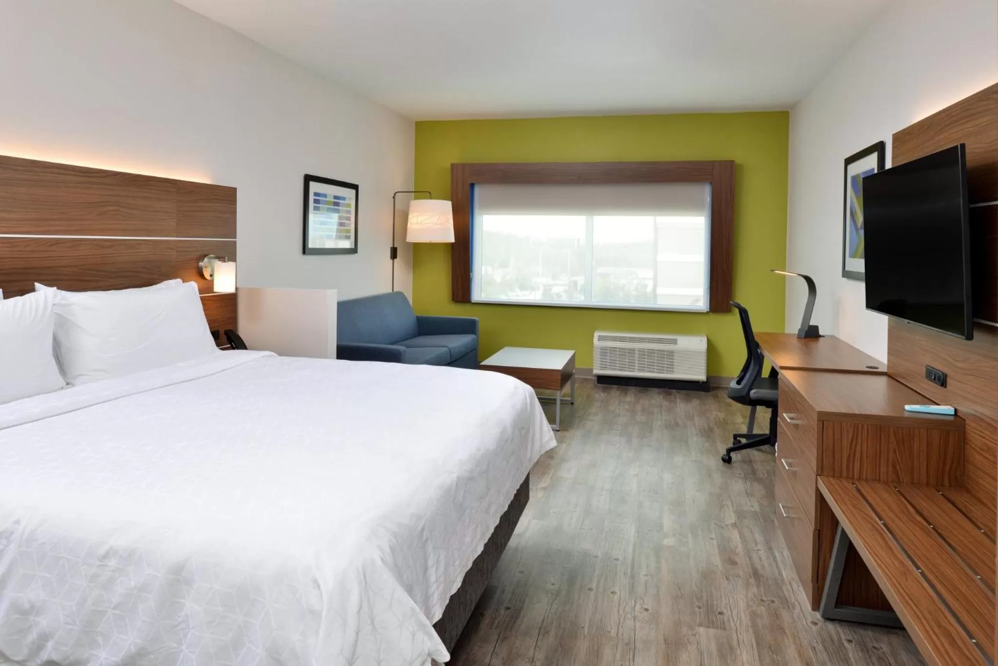 Photo of the whole room, Bed in Holiday Inn Express Orlando - South Park by IHG