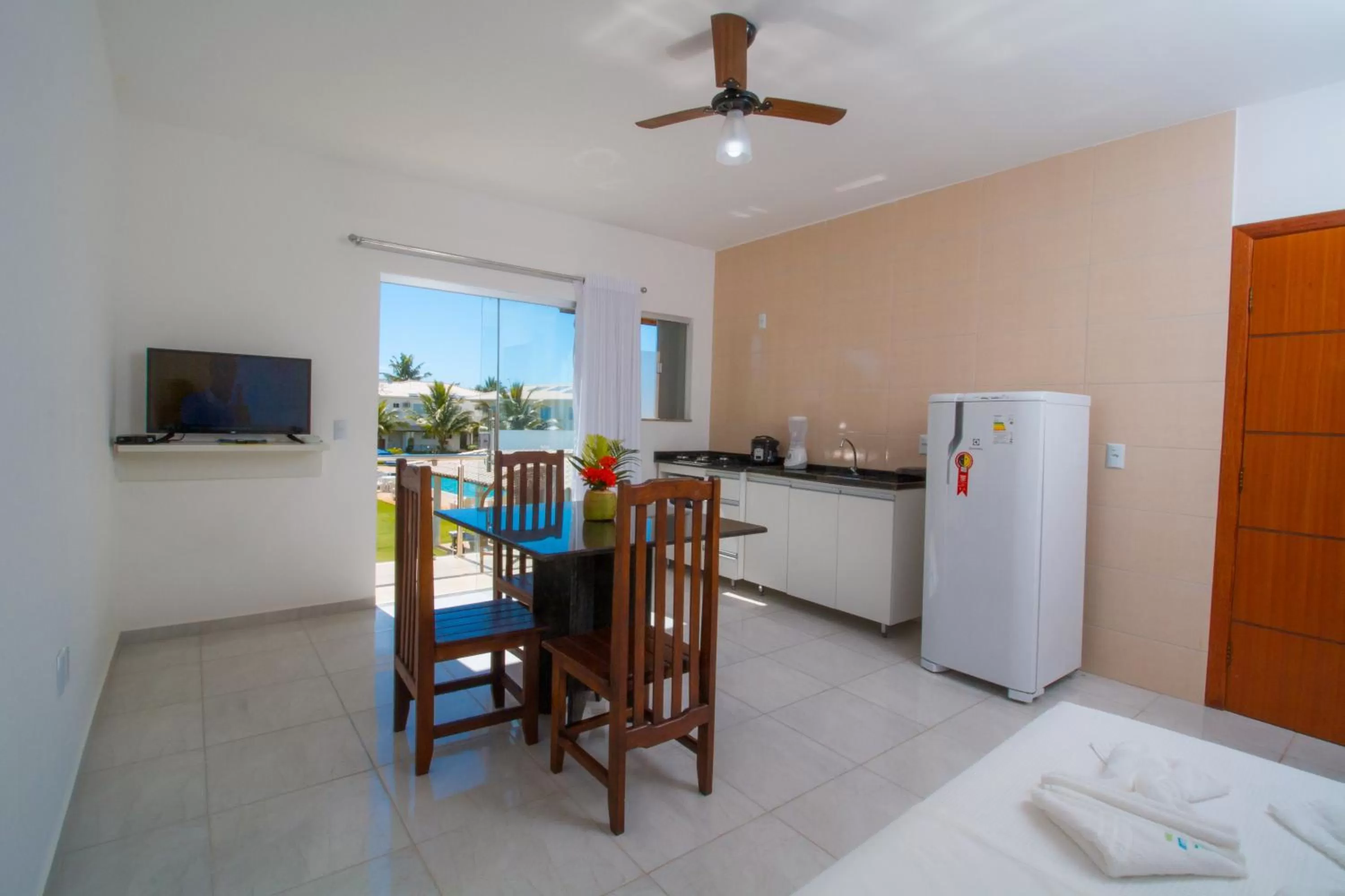 Communal lounge/ TV room in Porto Luar