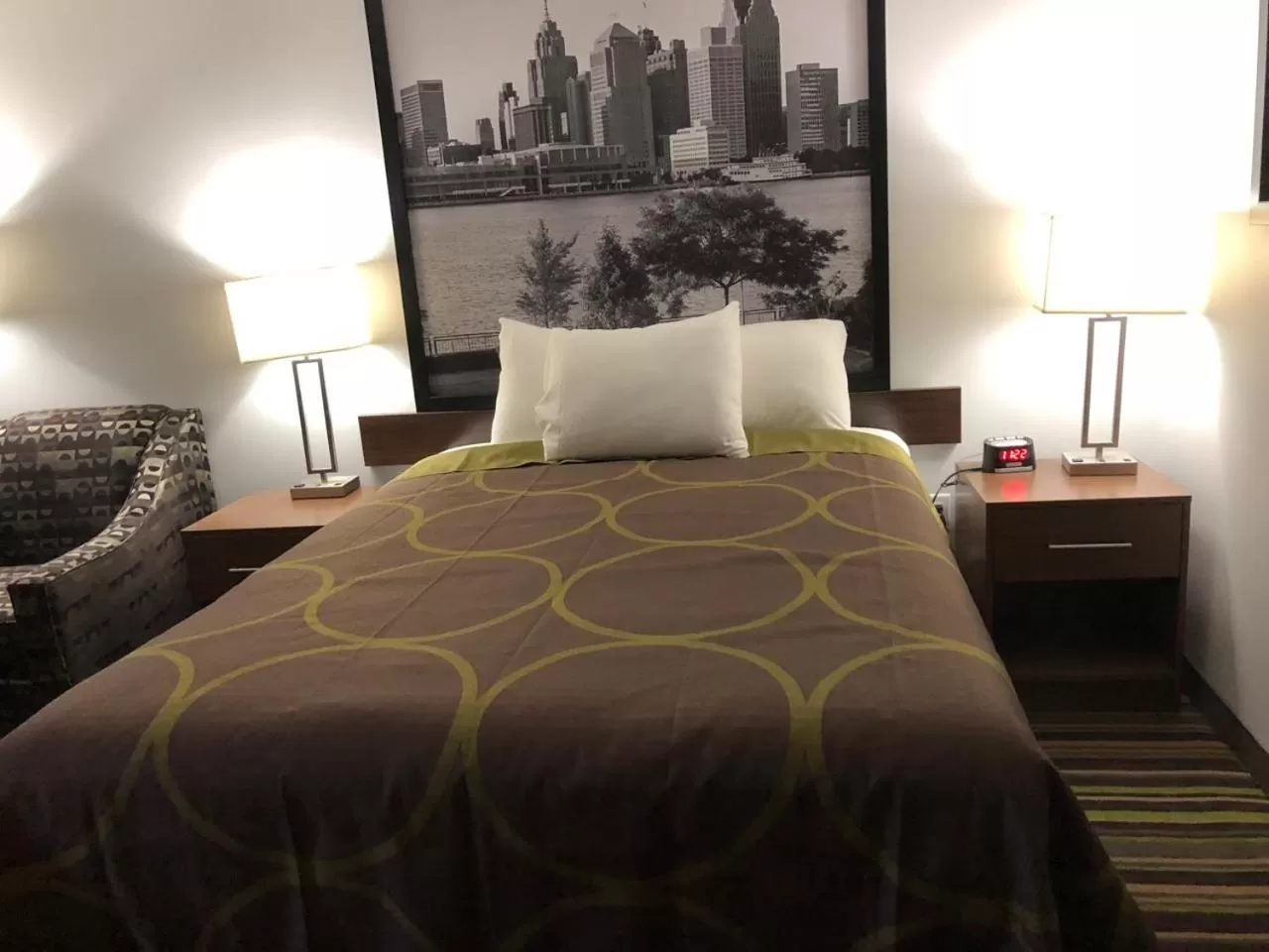 Bed in Super 8 by Wyndham Windsor/Dougall