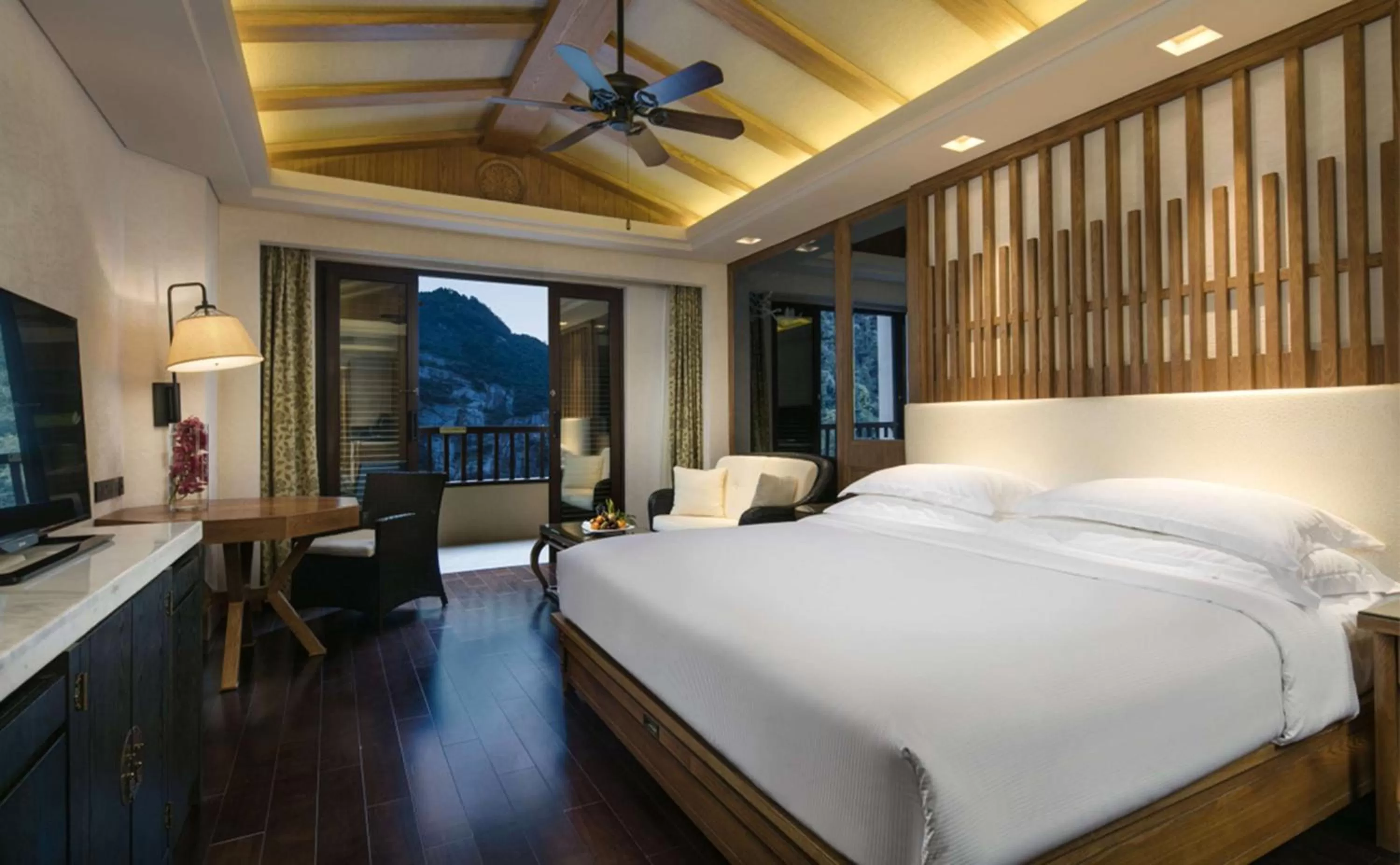 Bed in Hilton Sanqingshan Resort