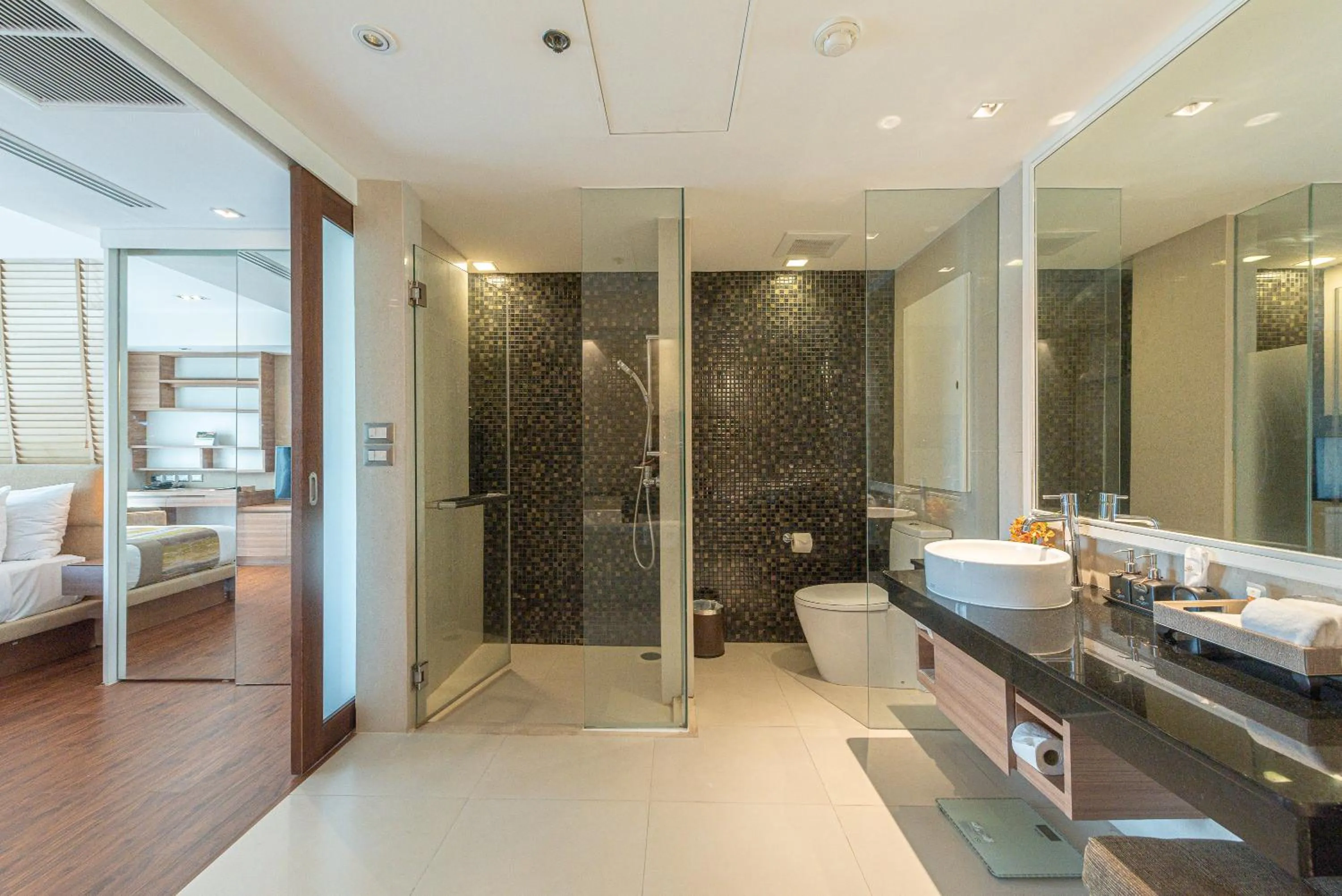 Bathroom in Summit Windmill Golf Suite Hotel at Suvarnabhumi