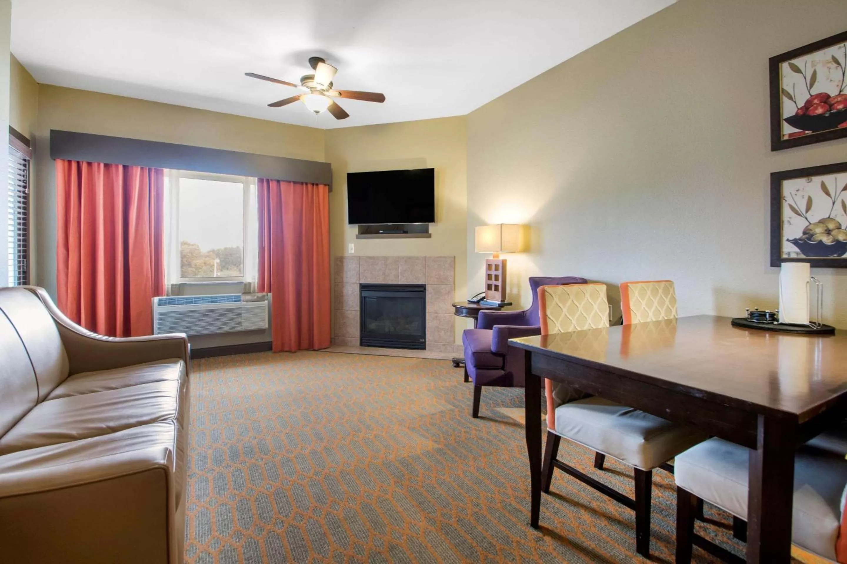 Living room in Bluegreen Vacations Odyssey Dells Resort