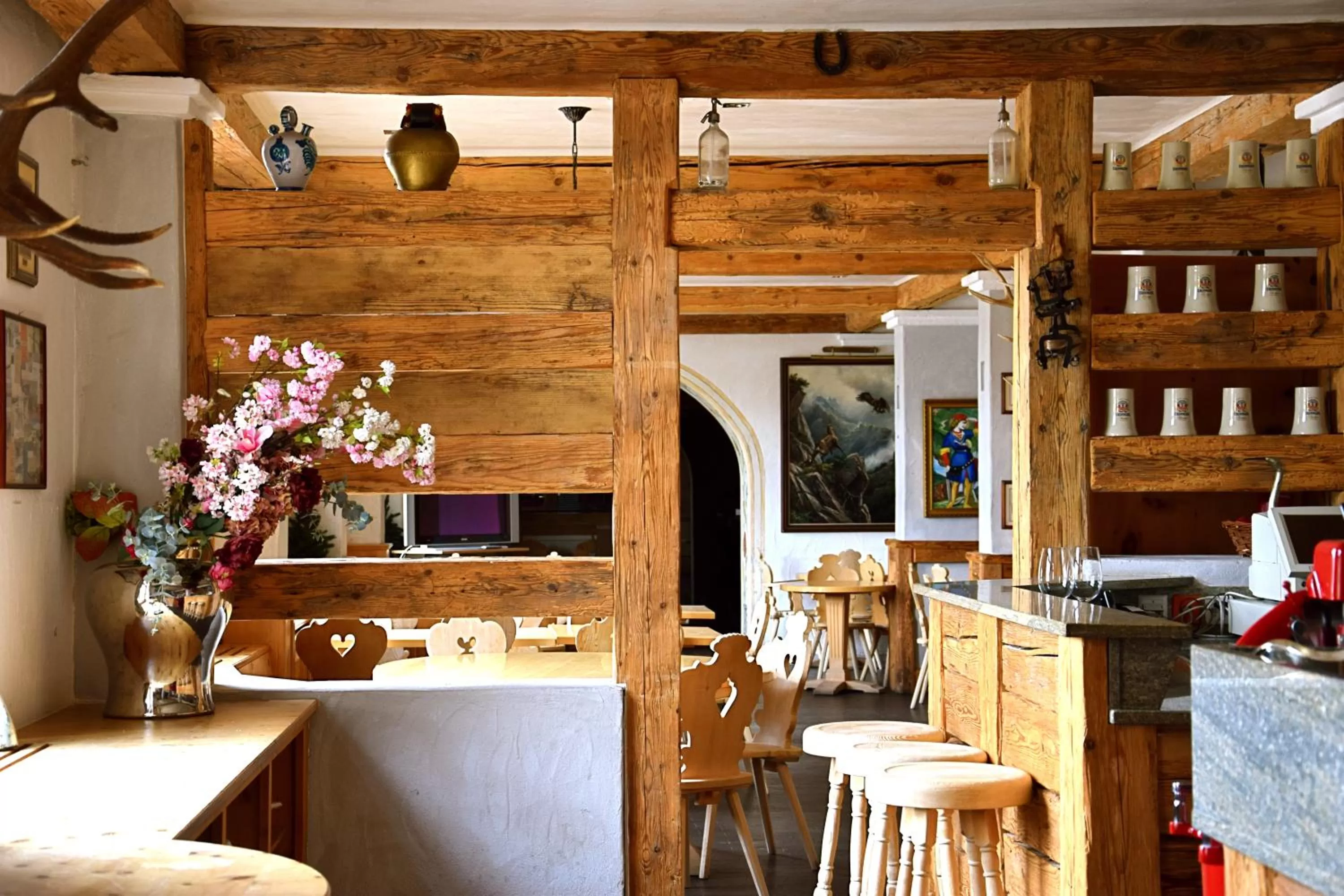 Restaurant/places to eat in Hotel Salastrains