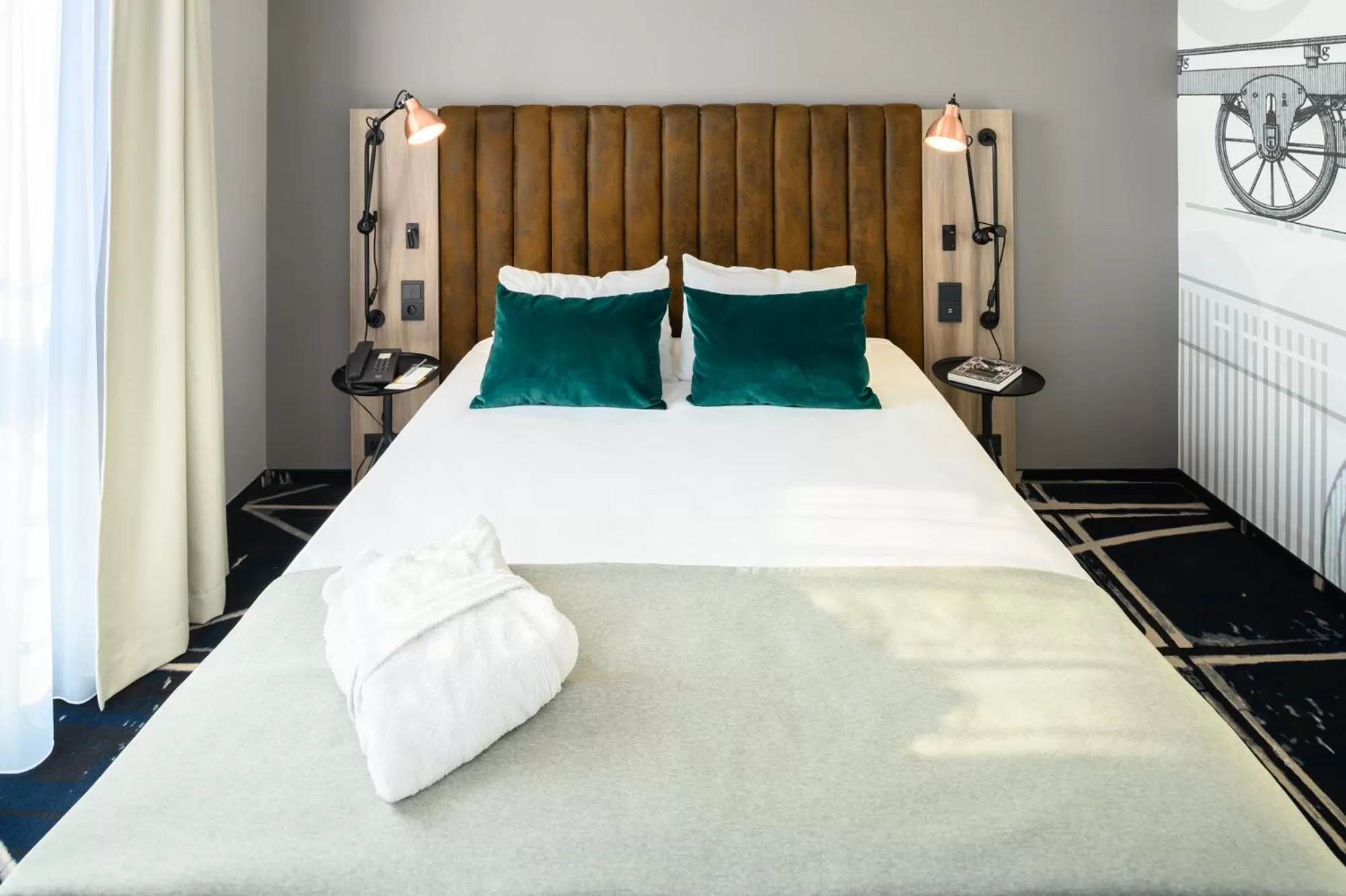 Photo of the whole room, Bed in Hotel Mercure Poznań Centrum