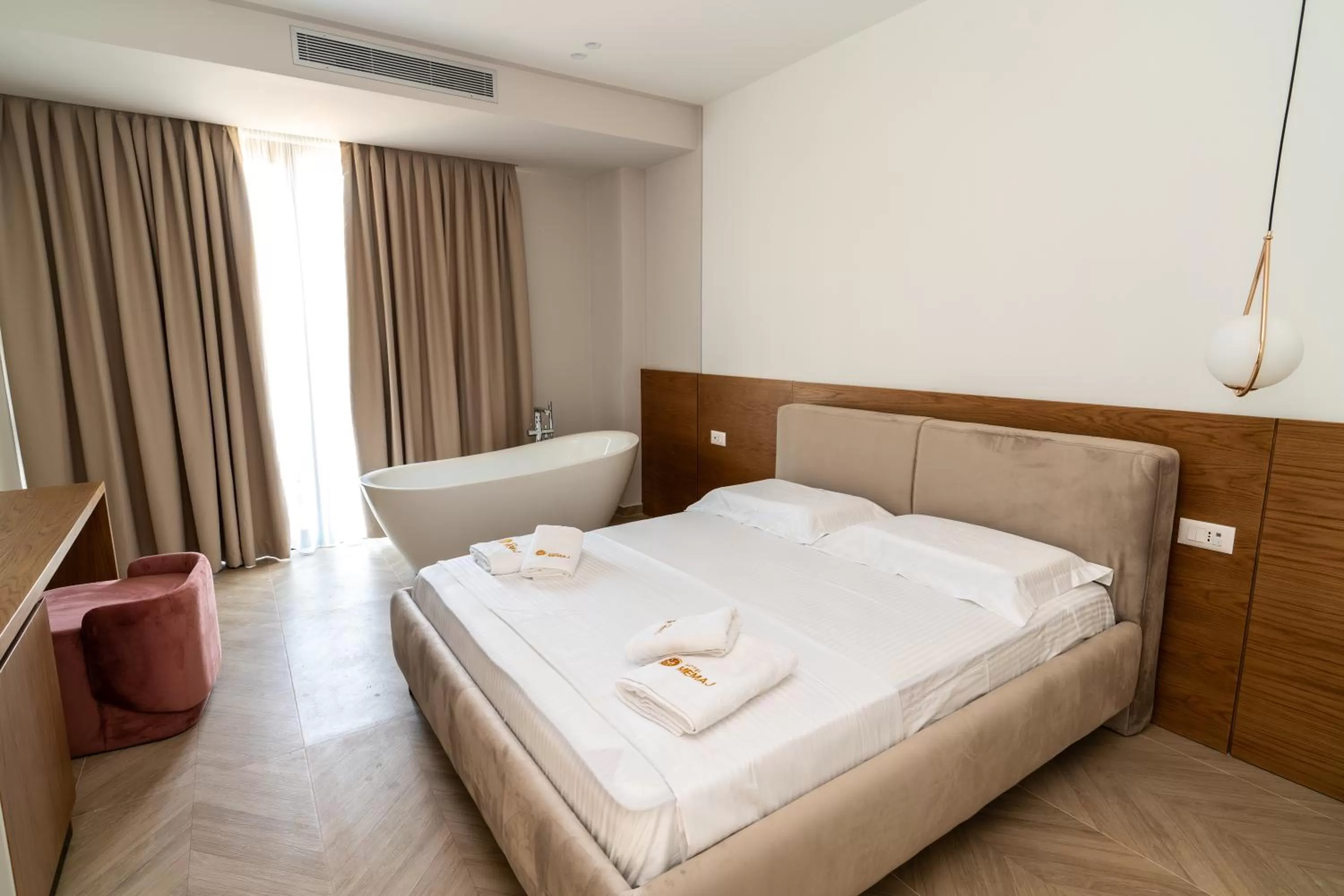 towels, Bed in Hotel Memaj