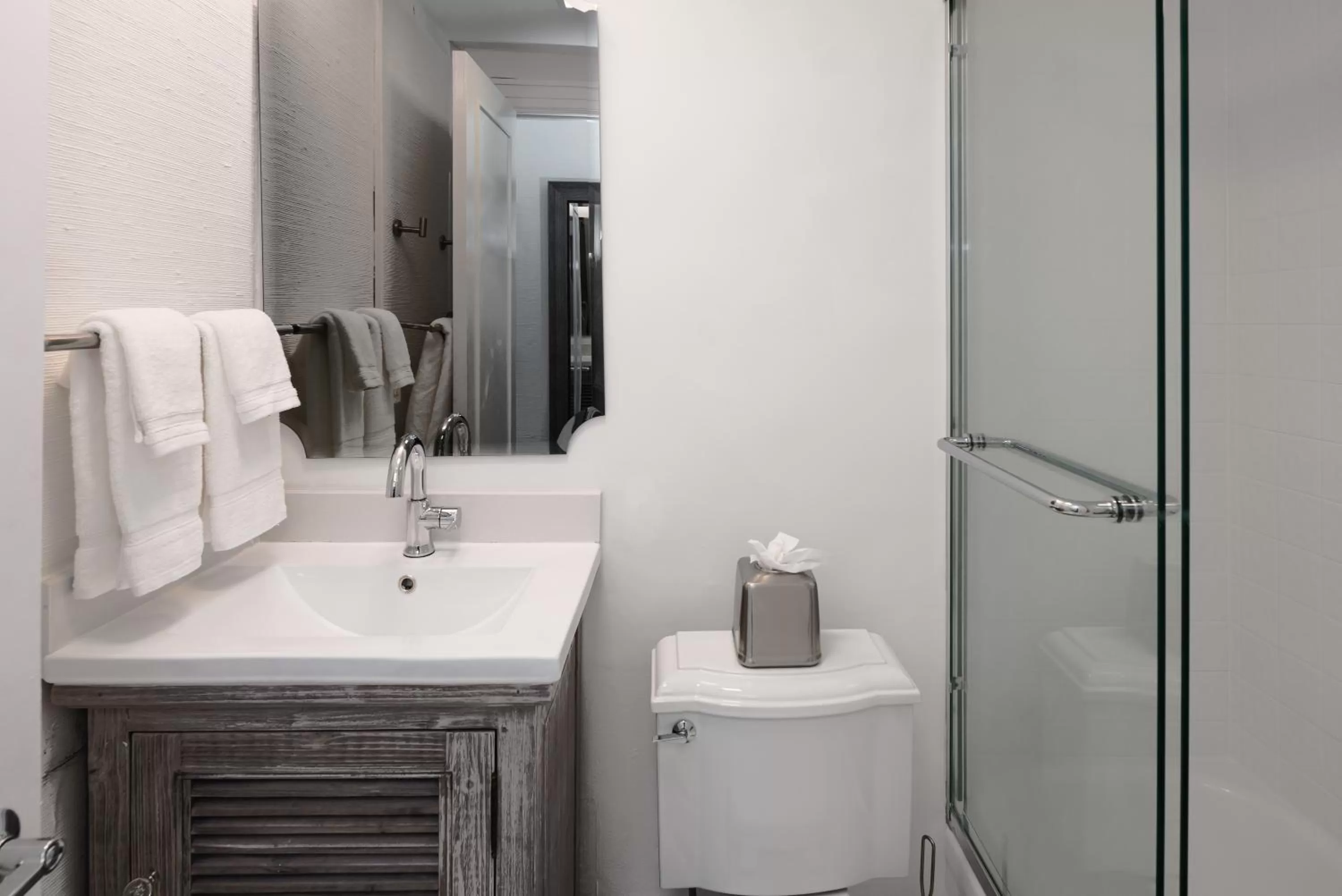 Toilet in Tropicals of Palm Beach