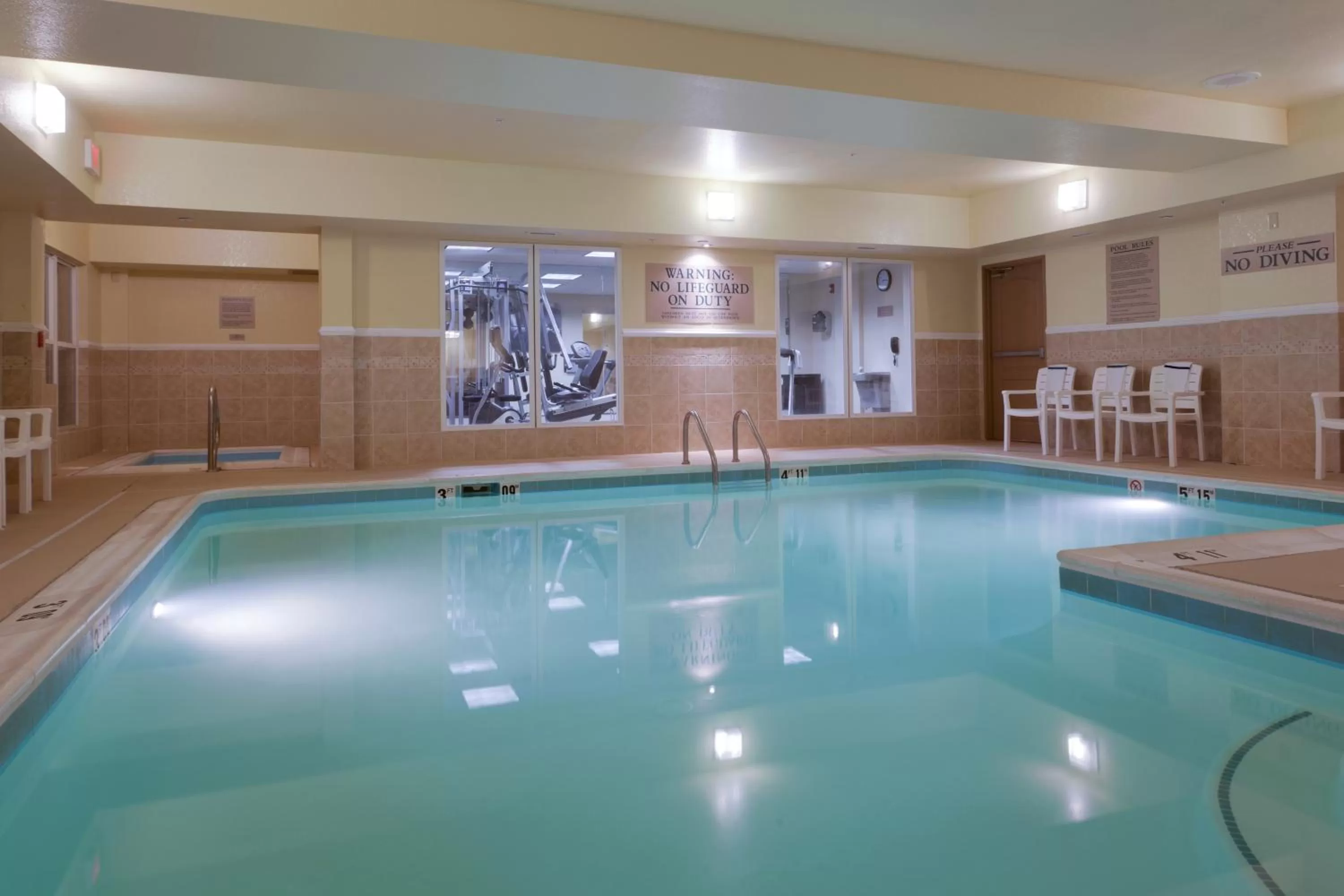 Swimming pool in Country Inn & Suites by Radisson, Doswell Kings Dominion , VA