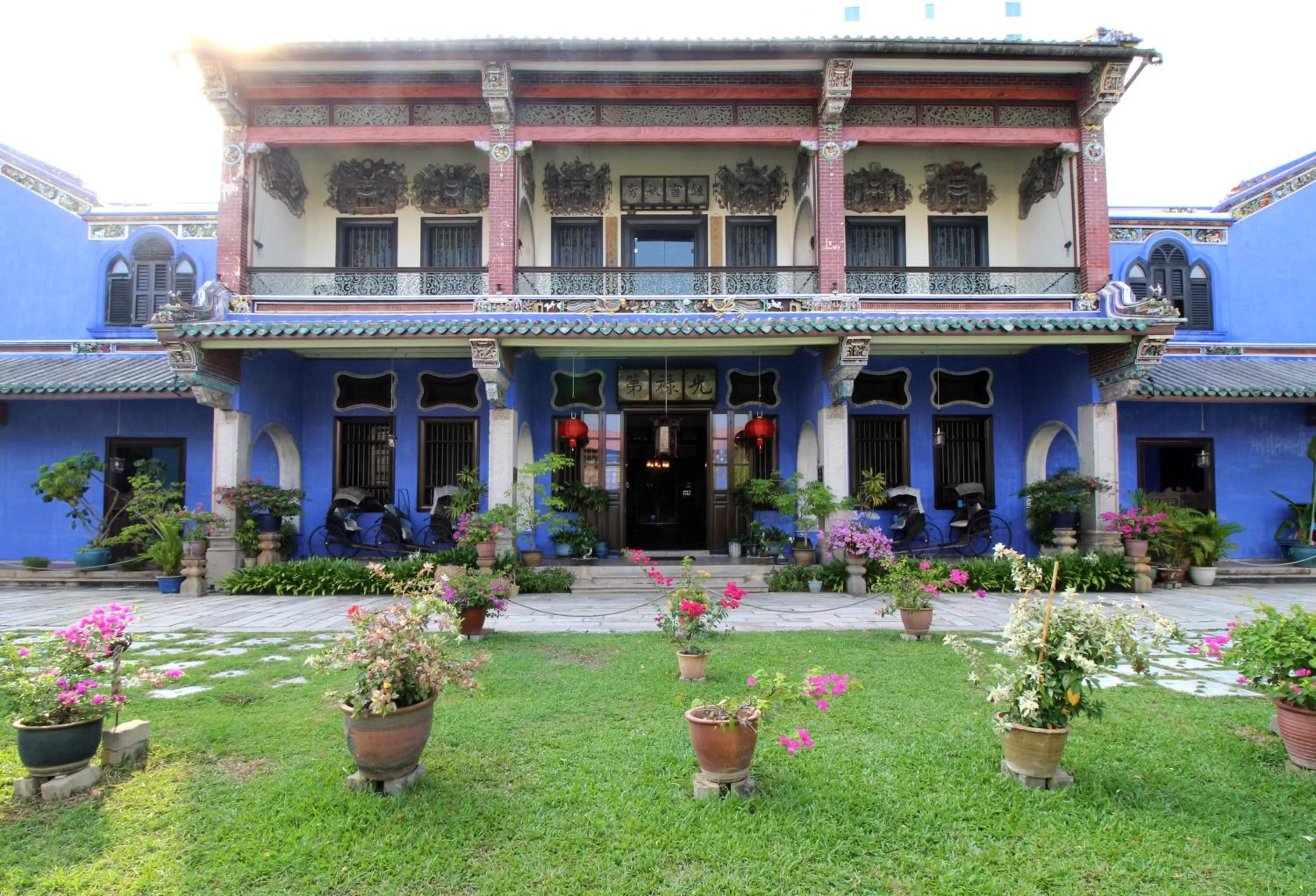 Garden in Cheong Fatt Tze - The Blue Mansion