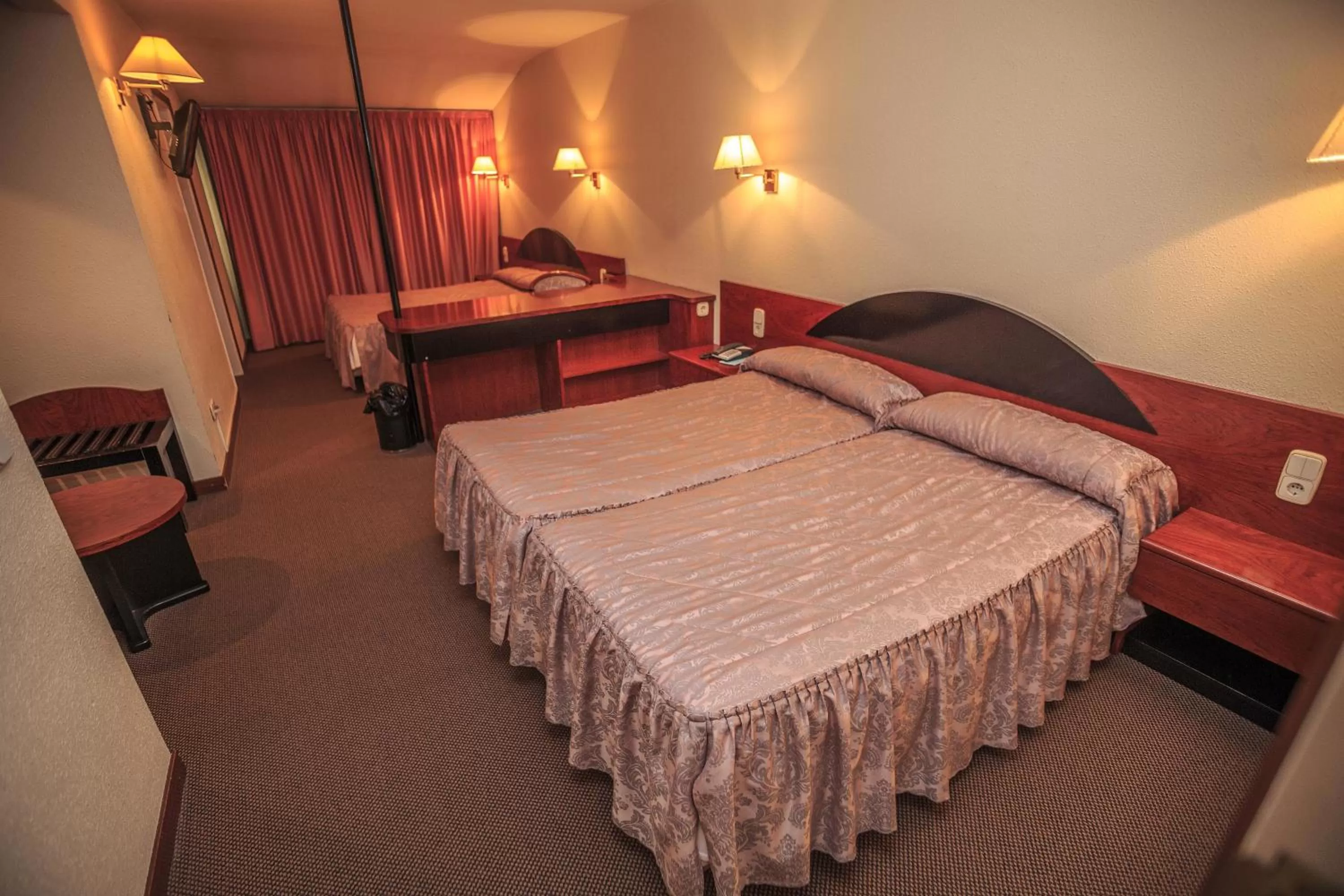 Photo of the whole room, Bed in Hotel Roc Del Castell