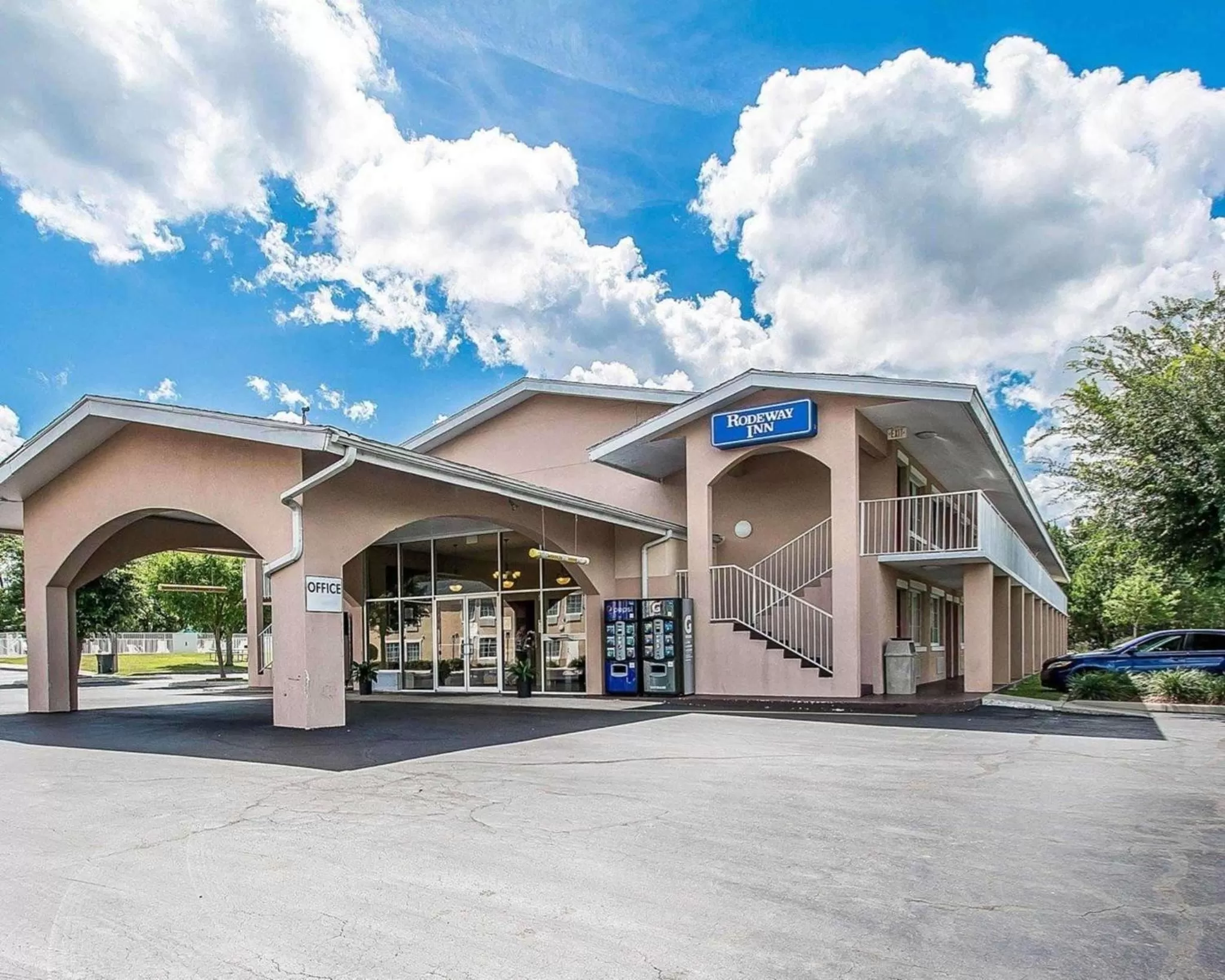 Property building in Rodeway Inn Gainesville - University Area