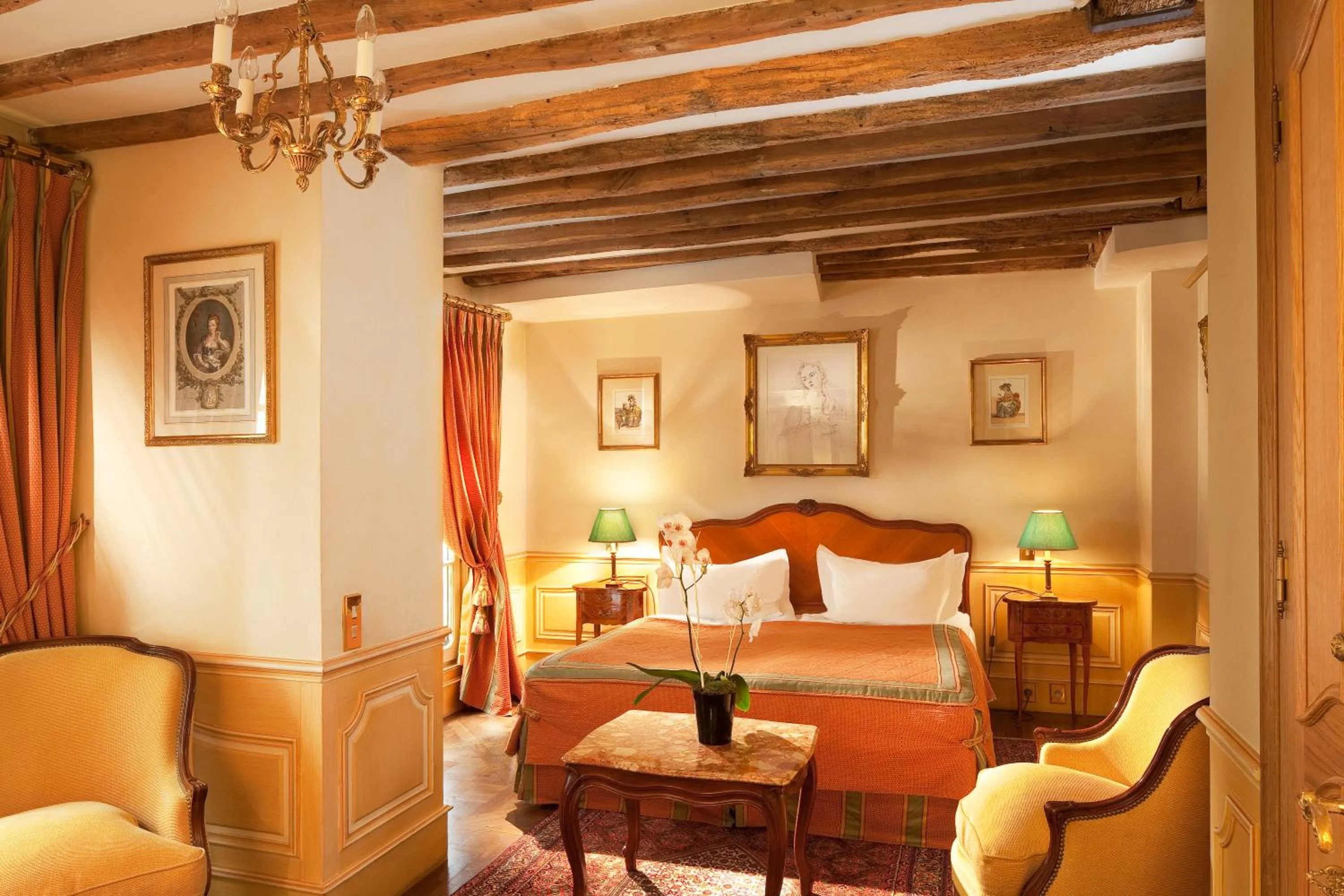 Photo of the whole room in Hotel Luxembourg Parc