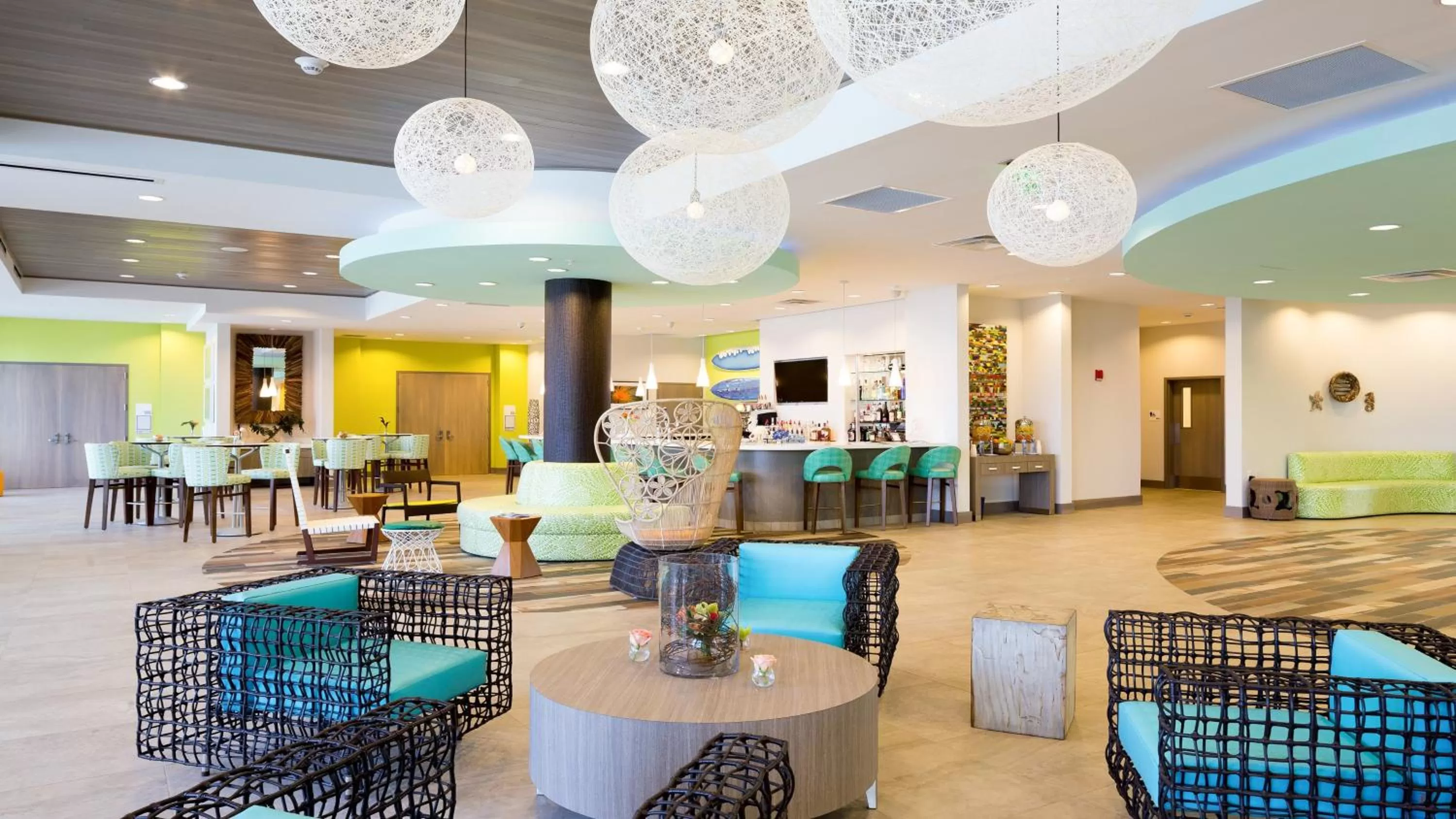 Lounge or bar in Holiday Inn Resort Fort Walton Beach by IHG