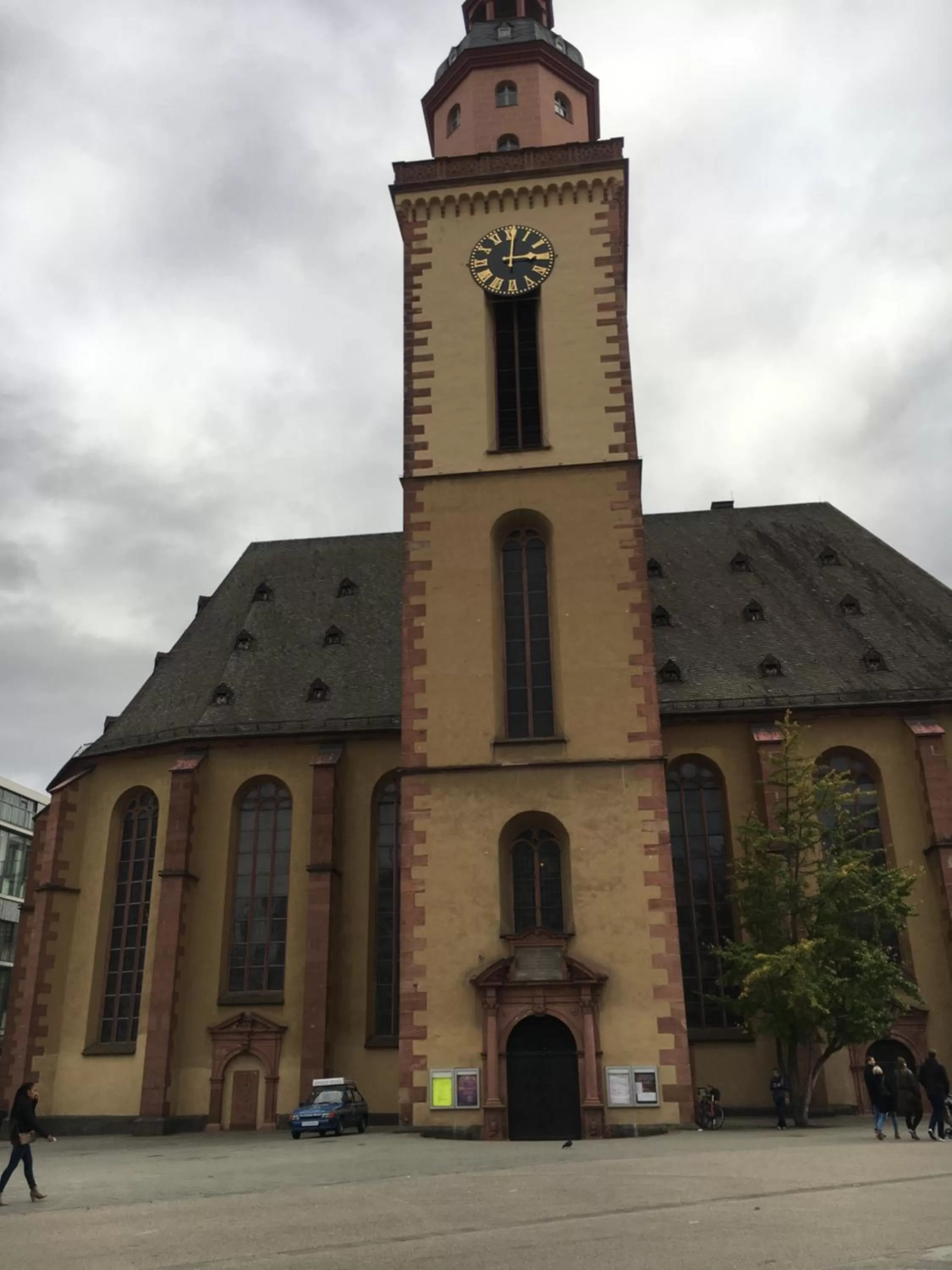 Nearby landmark, Property Building in Moderne Wohnung im Rhein-Main-Gebiet