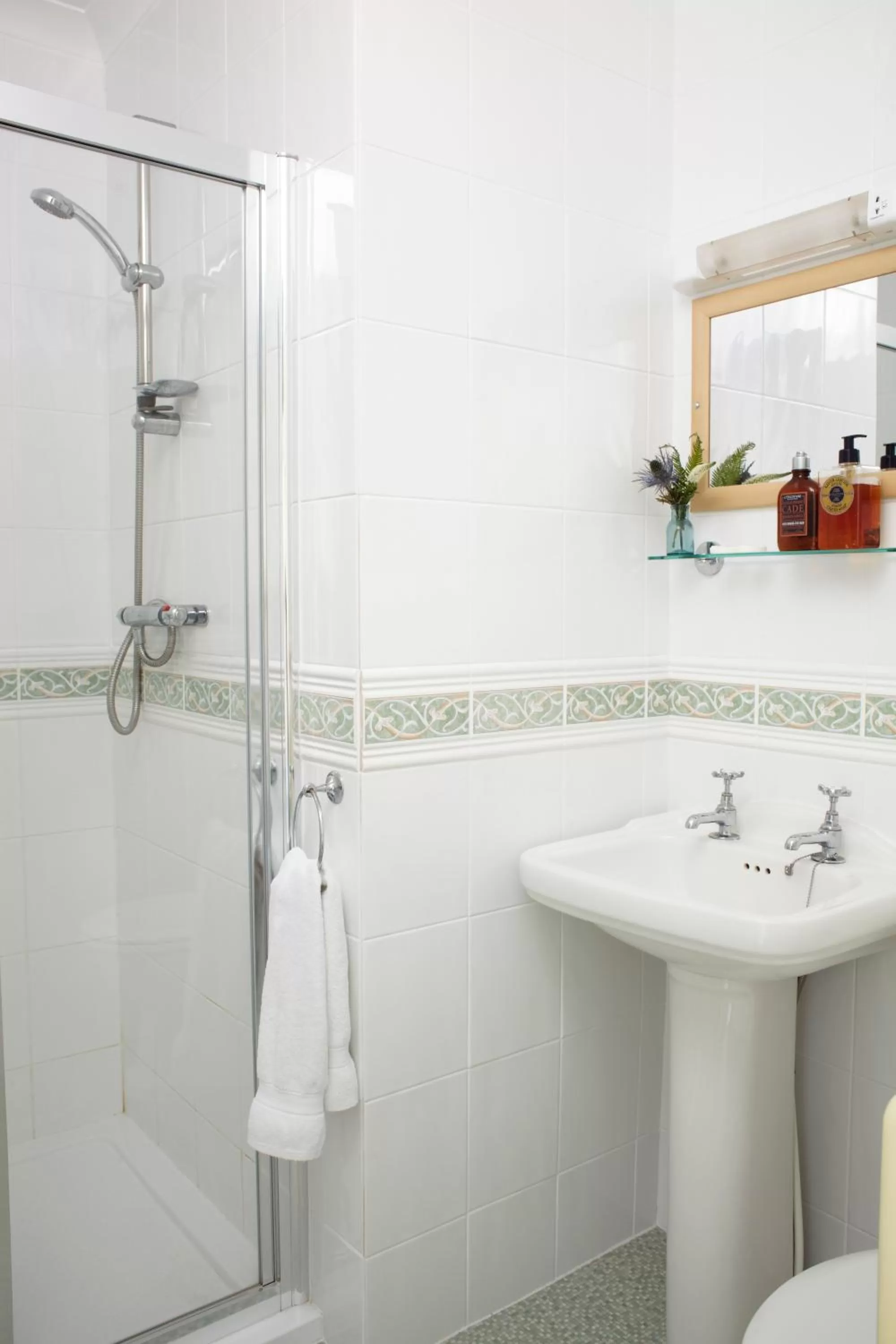 Shower in The Clifton