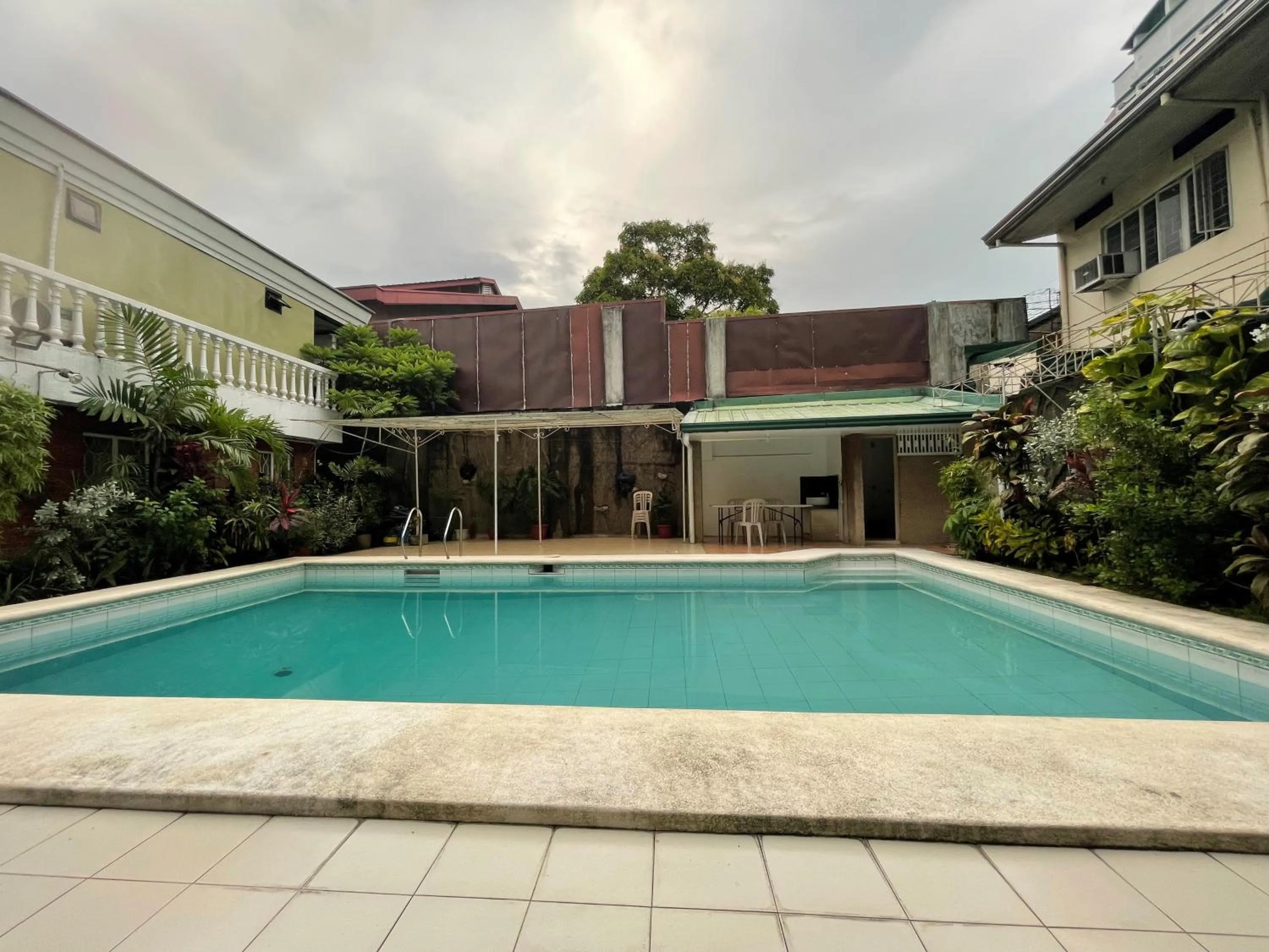 Swimming pool in 1888 Staycation Inn by Cocotel