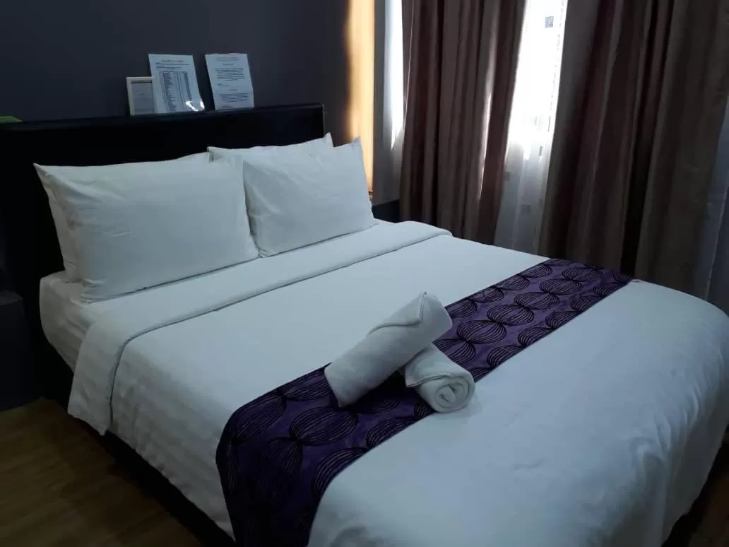 Bed in Sunset Villa Inn