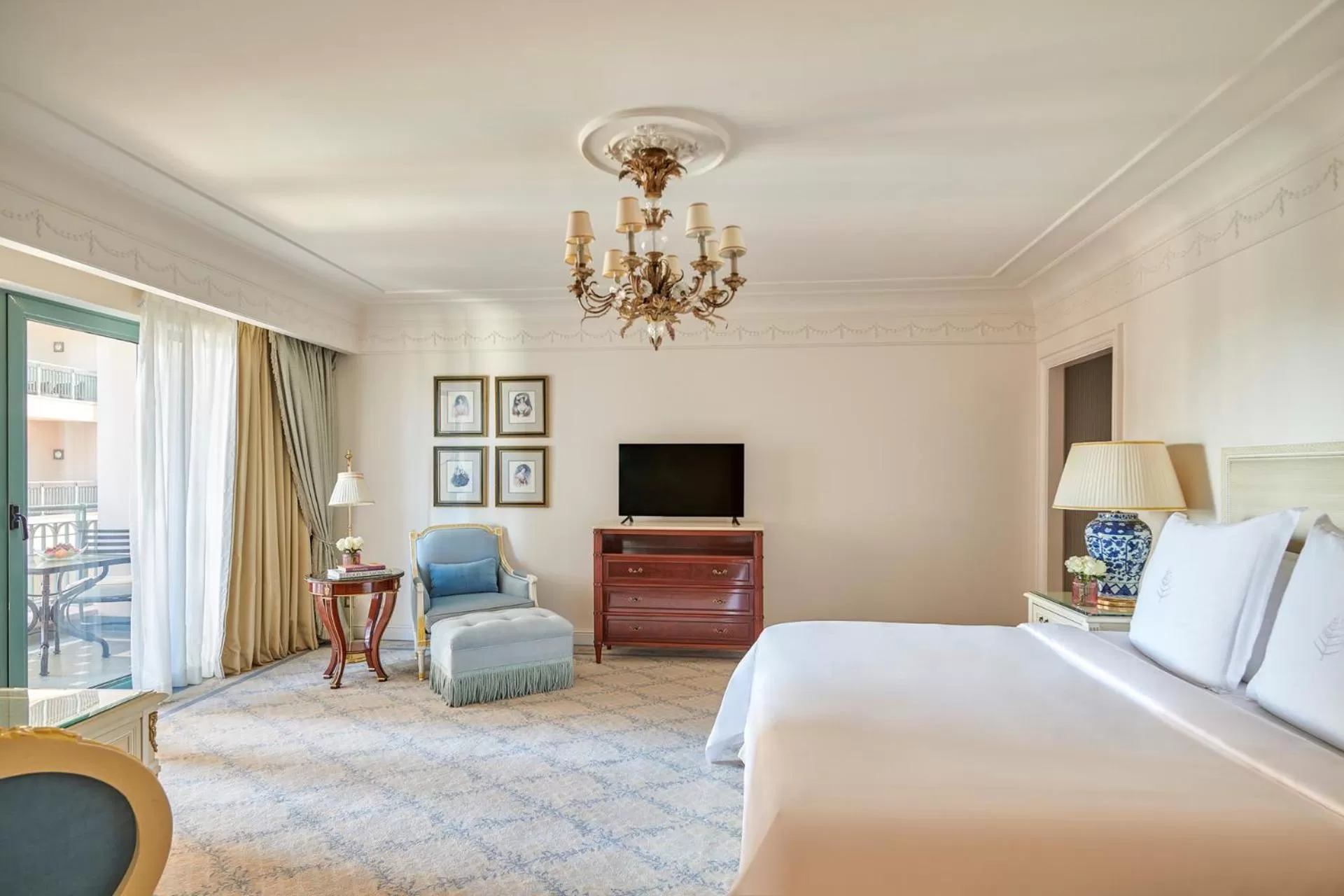 Bedroom, Bed in Four Seasons Hotel Alexandria At San Stefano