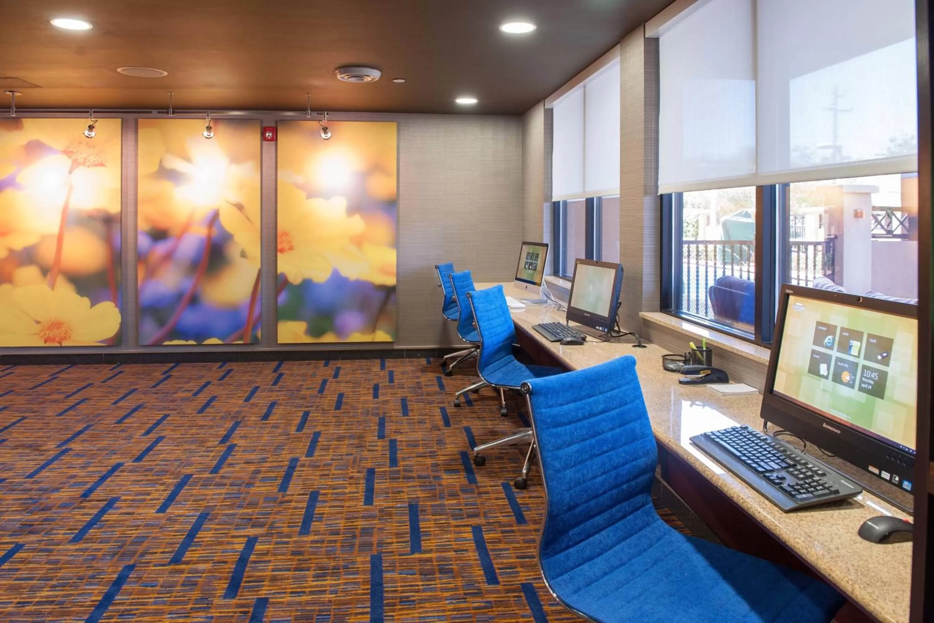 Business facilities in Courtyard by Marriott Pensacola Downtown