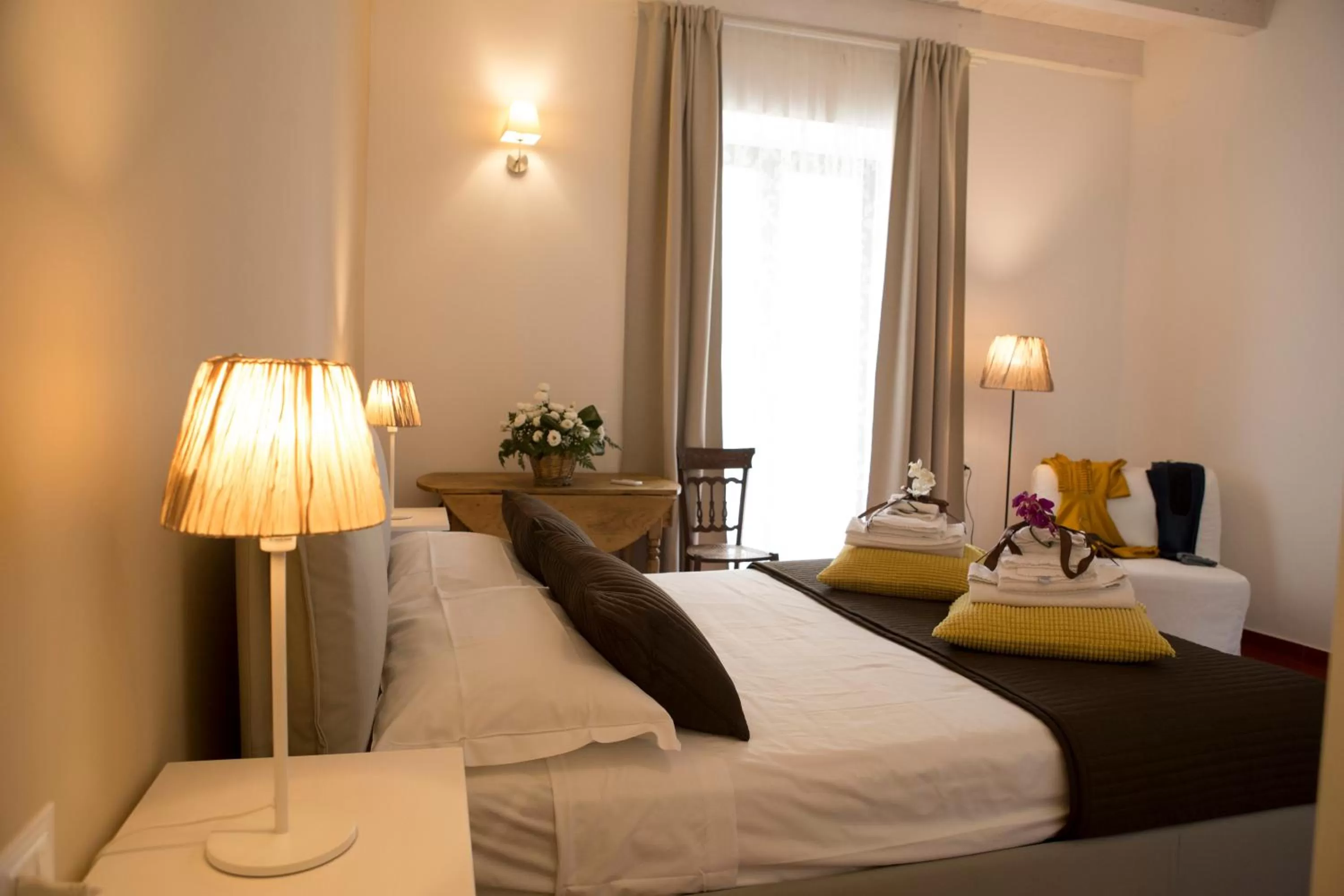 Nearby landmark, Bed in Yhomisus