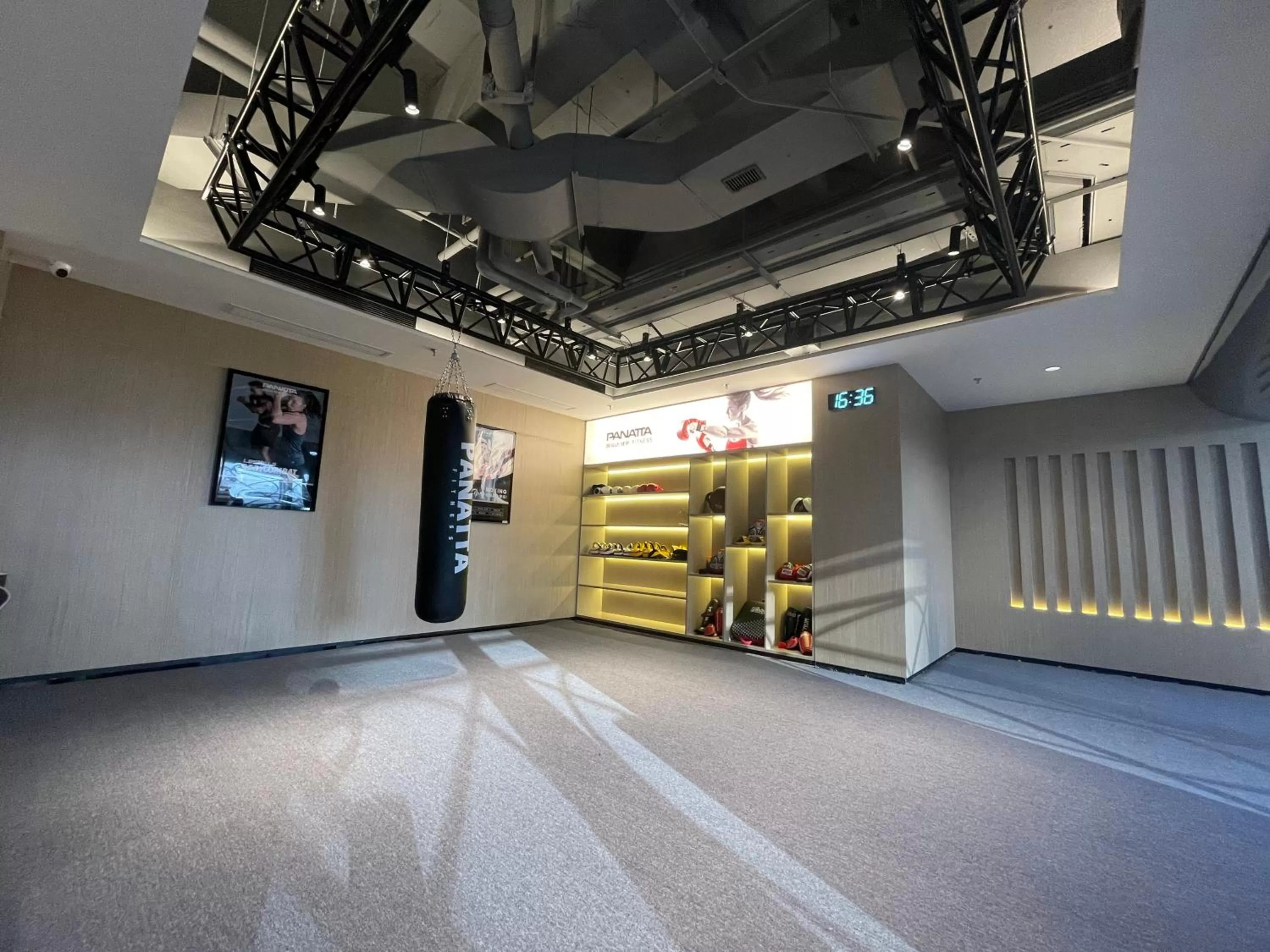 Fitness centre/facilities in Crowne Plaza Shenzhen Futian, Near to Shenzhen Convention&Exhibition Centre, Shenzhen Stock Exchange and Shenzhen Civic Center, Outdoor Heated Pool