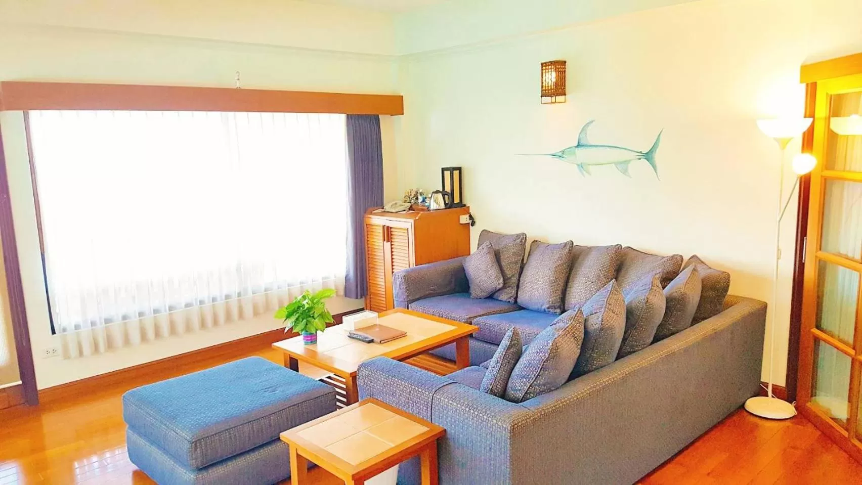 Living room in Birds and Bees Resort