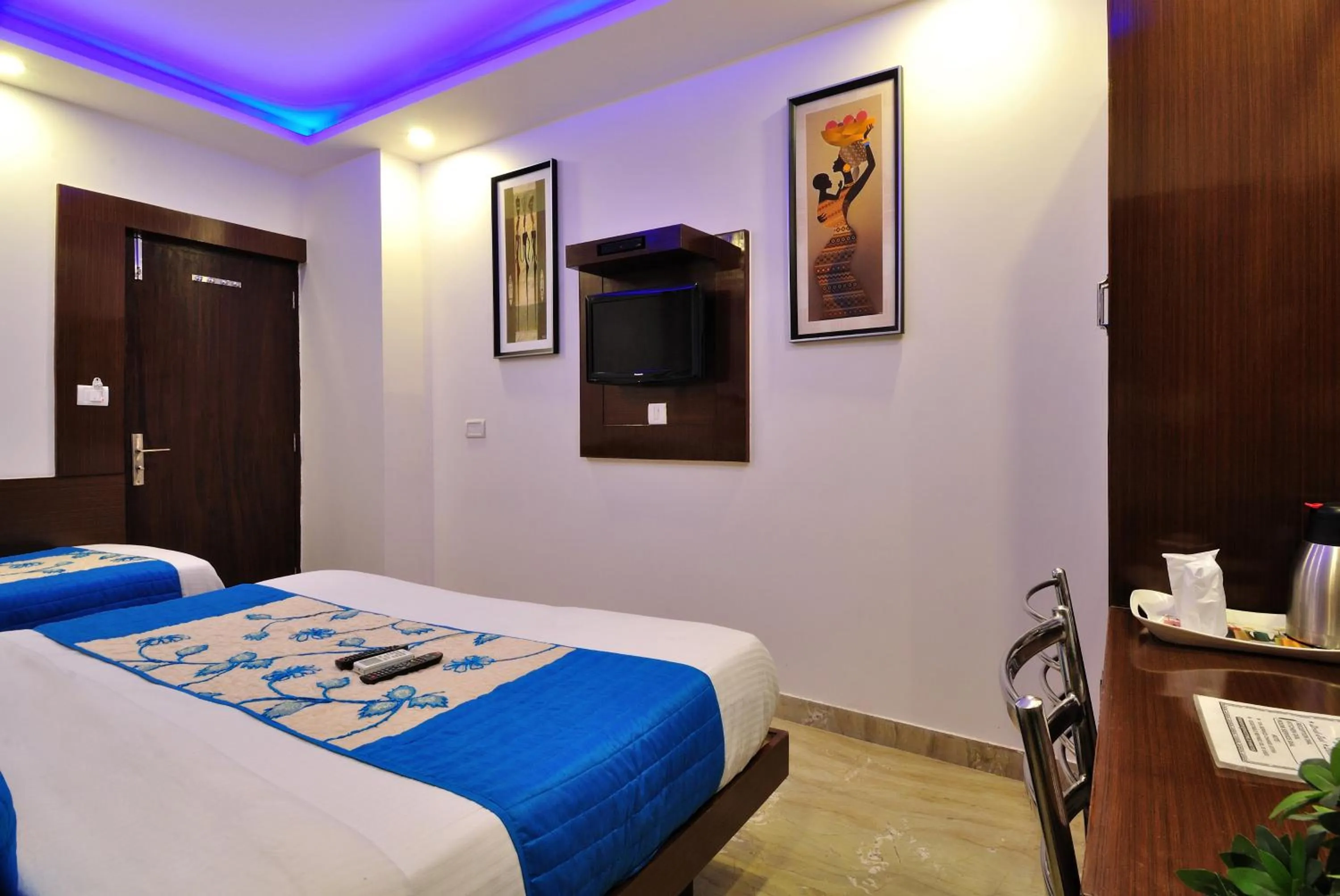 Bedroom, Bed in Hotel Nirmal Mahal - Paharganj - New Delhi