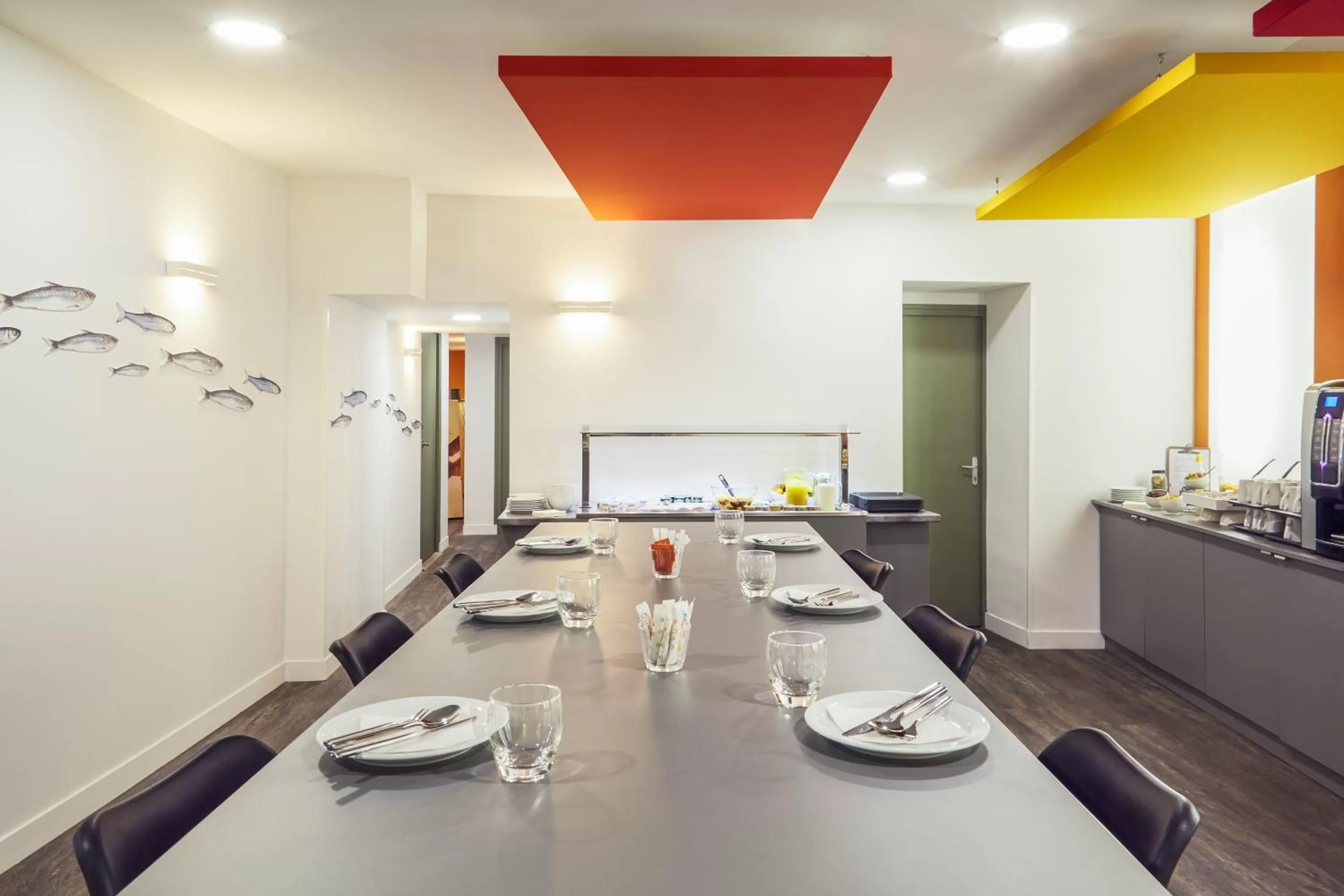 Restaurant/places to eat in ibis Styles Marseille Vieux Port