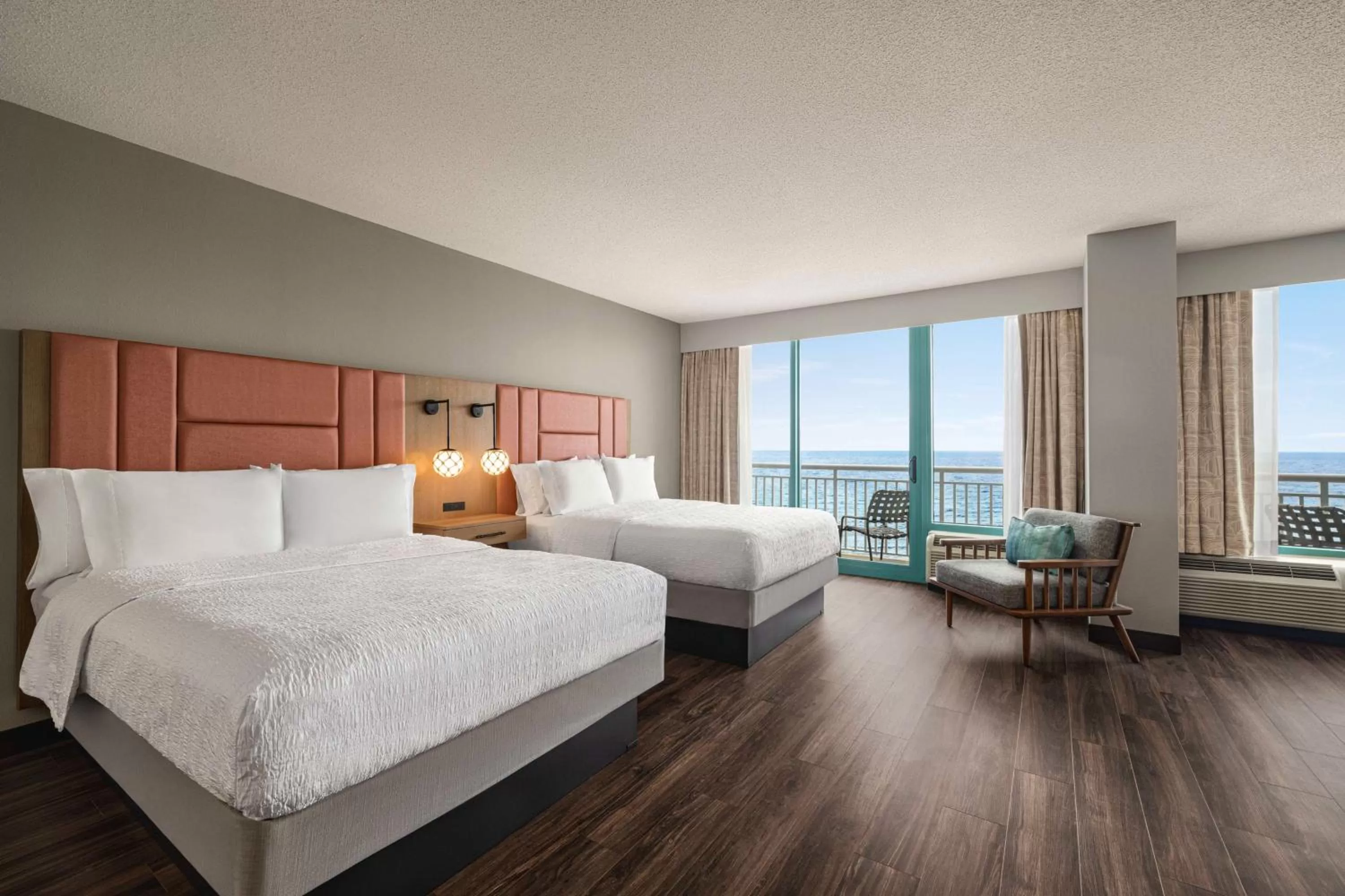 Bed in Hampton Inn Virginia Beach-Oceanfront South