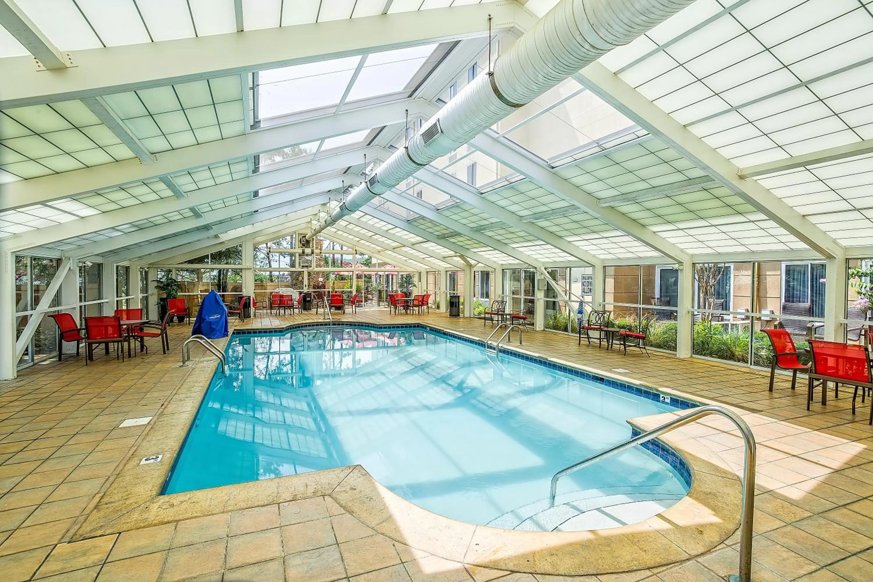 Swimming pool in La Quinta by Wyndham Pigeon Forge