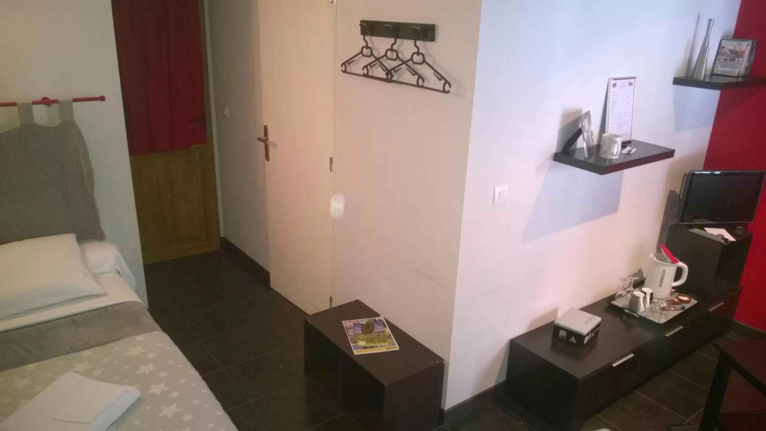 TV/Entertainment Center in Chambres D'Hotes La Maison Des Chiens Verts