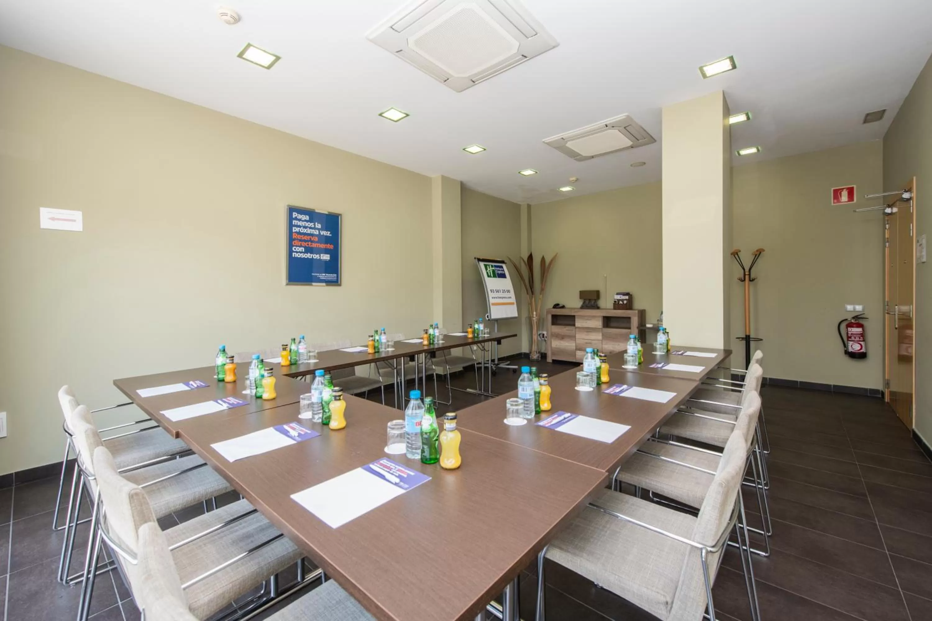 Meeting/conference room in Holiday Inn Express Sant Cugat by IHG