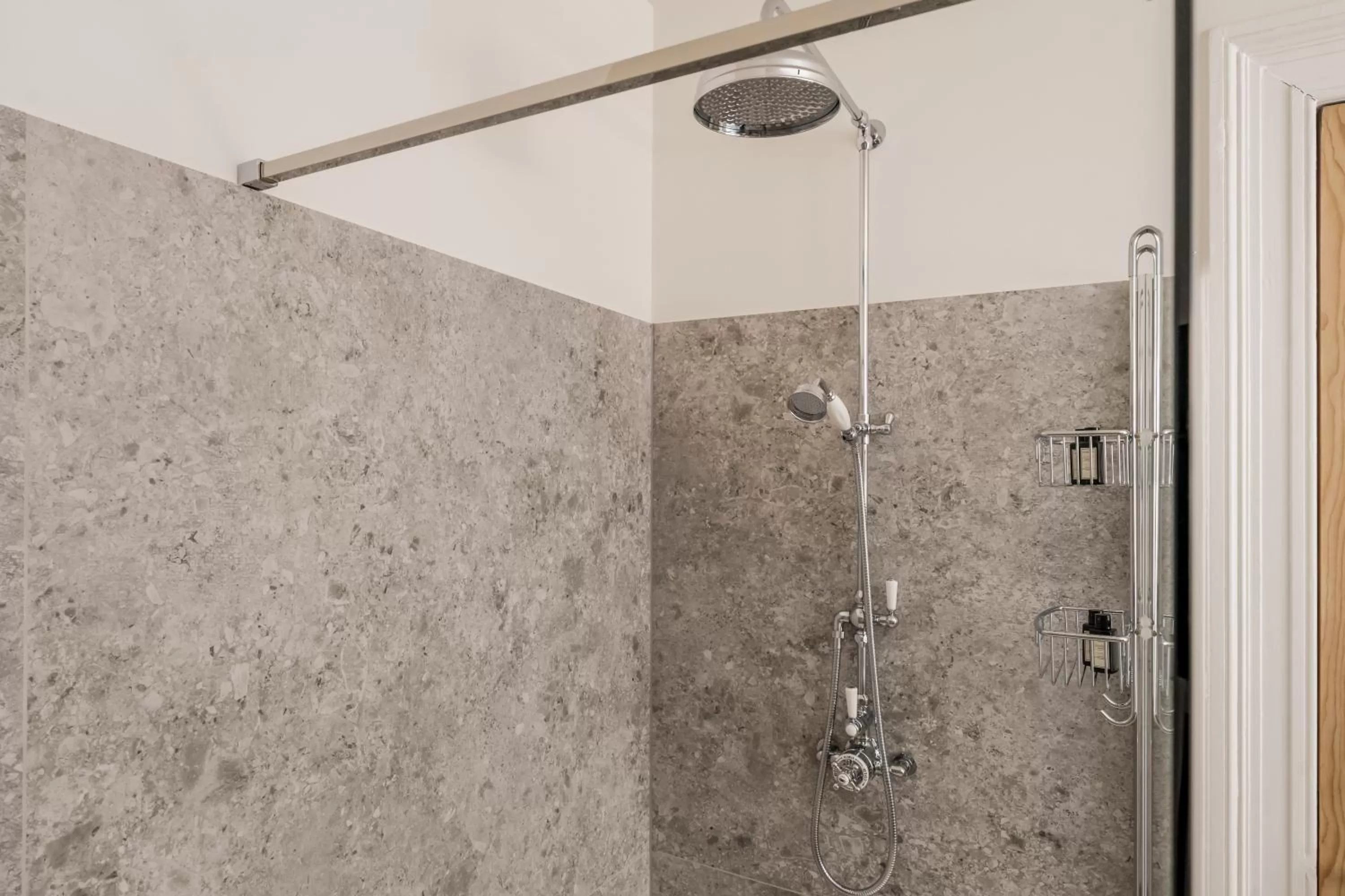 Shower in Quartier Le Sud