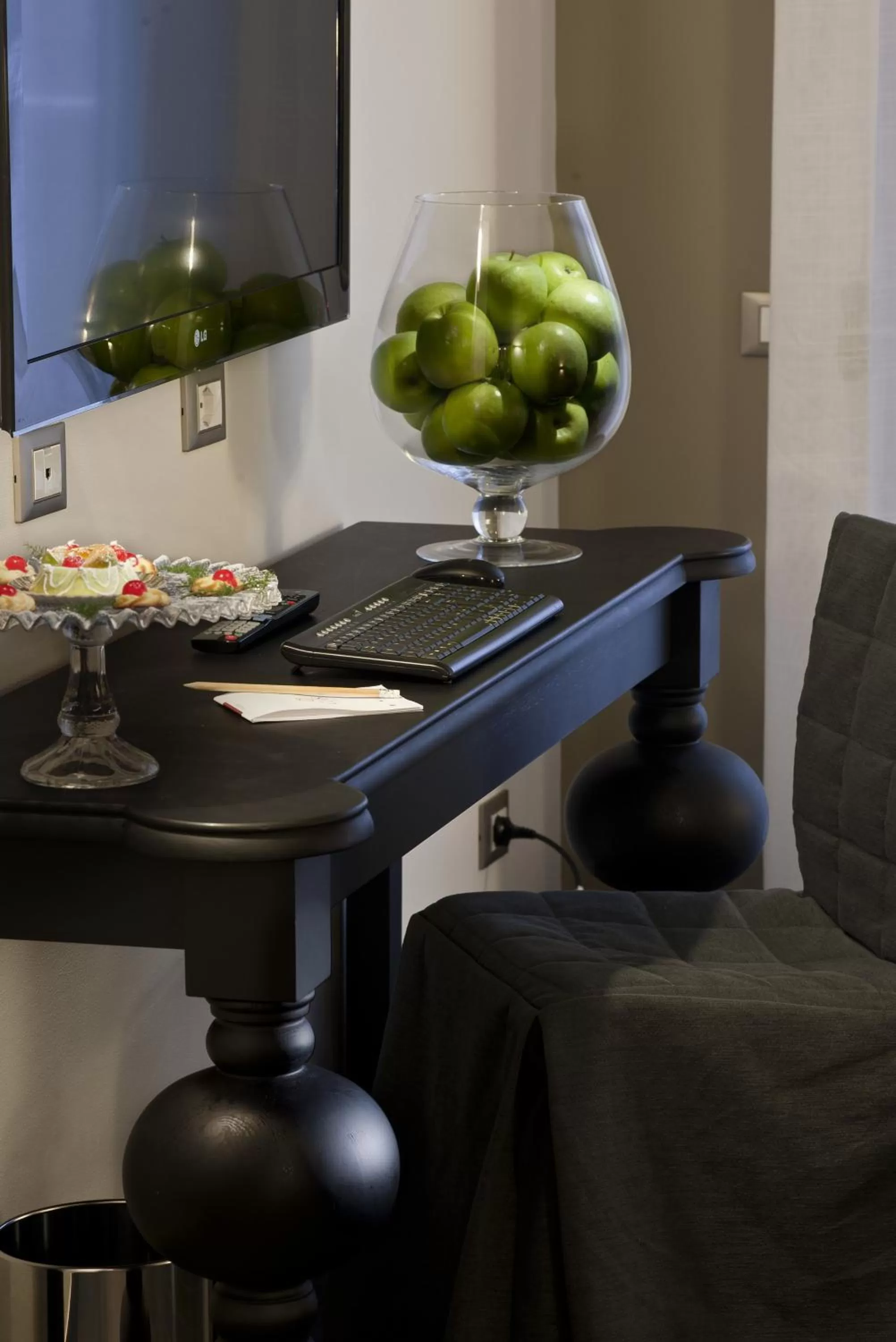 TV and multimedia in Astoria Palace Hotel