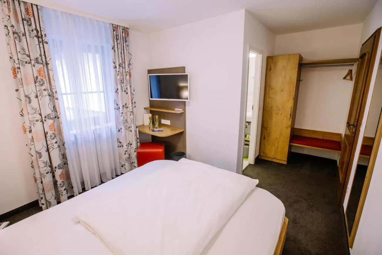 Bed in Hotel Restaurant Lamm Rosswag