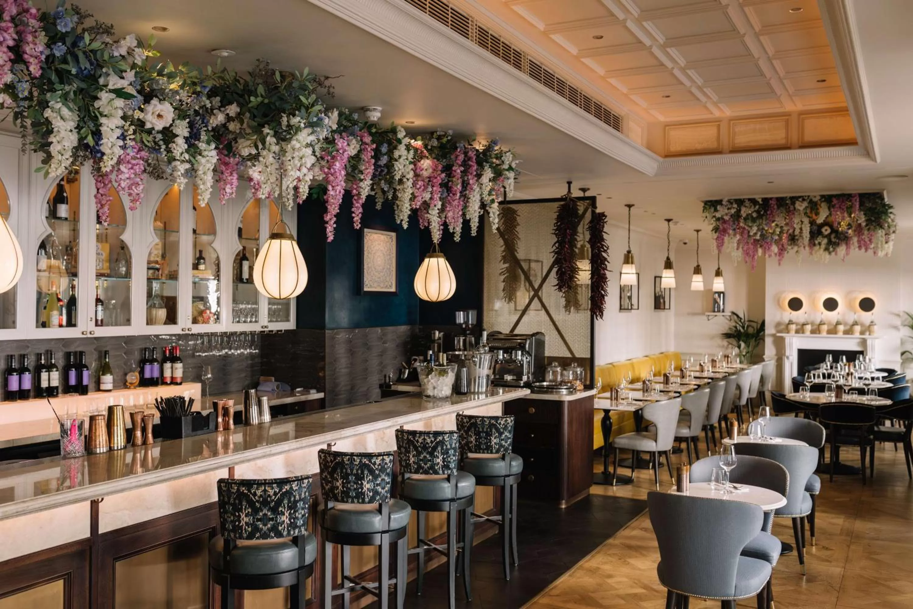 Lounge or bar in 100 Queen's Gate Hotel London Kensington, Curio Collection by Hilton