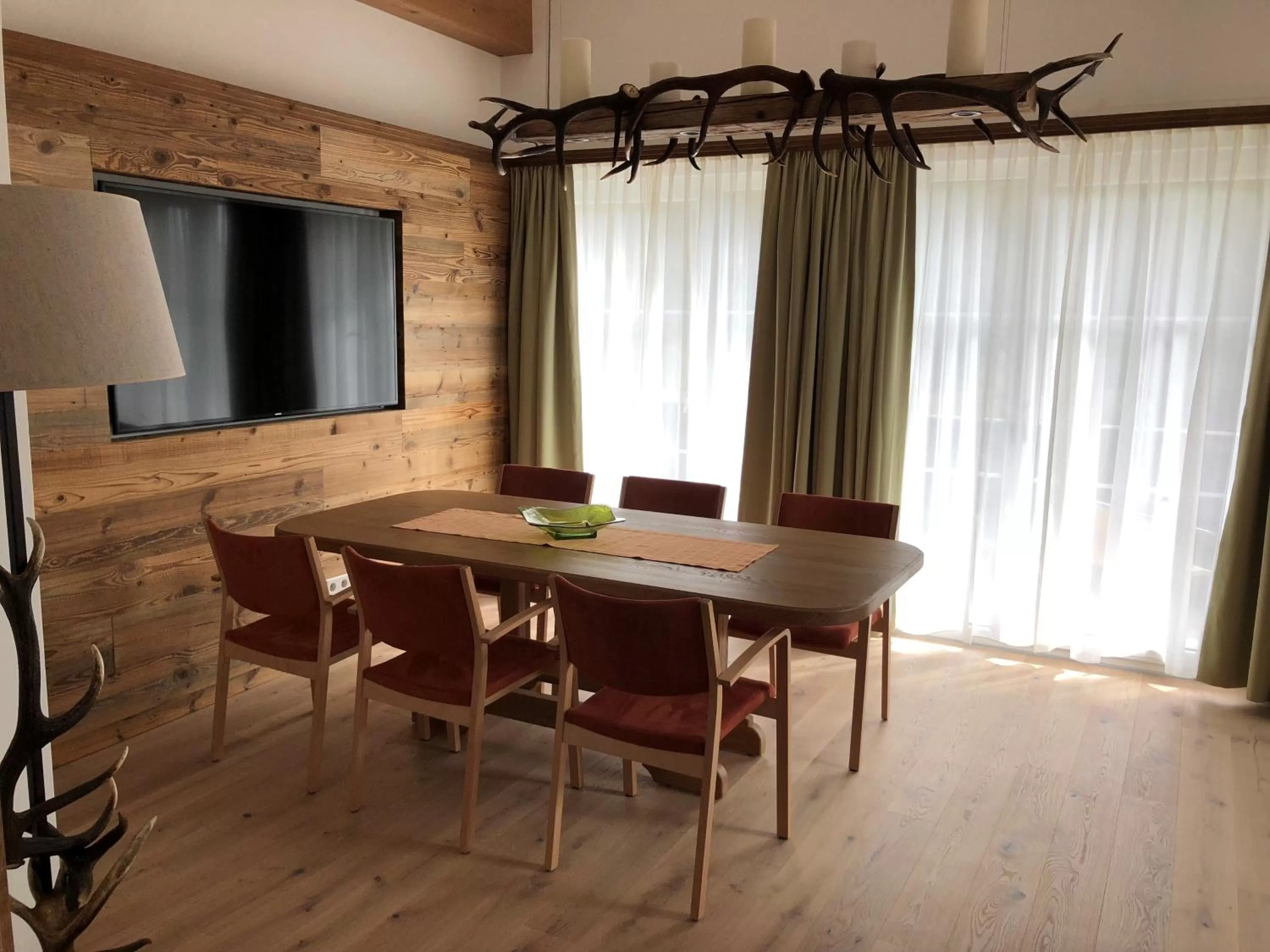 Deluxe Suite in Romantik Hotel Die Gersberg Alm mit Panoramablick auf Salzburg