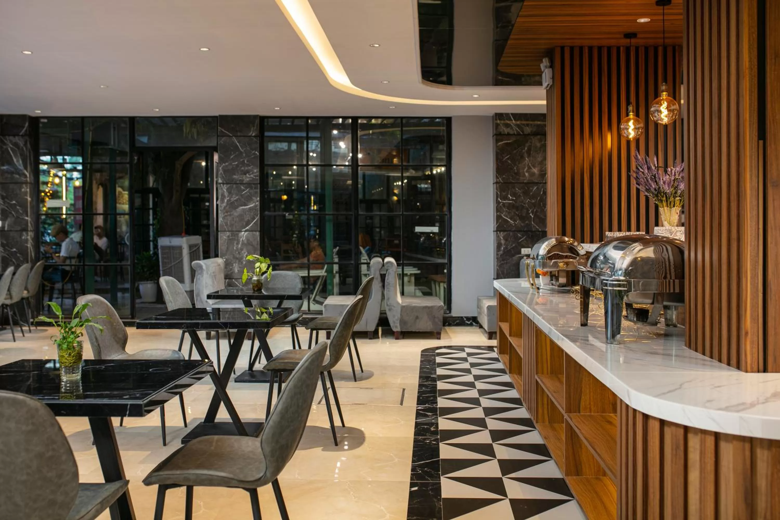 Restaurant/places to eat in Ping Hotel