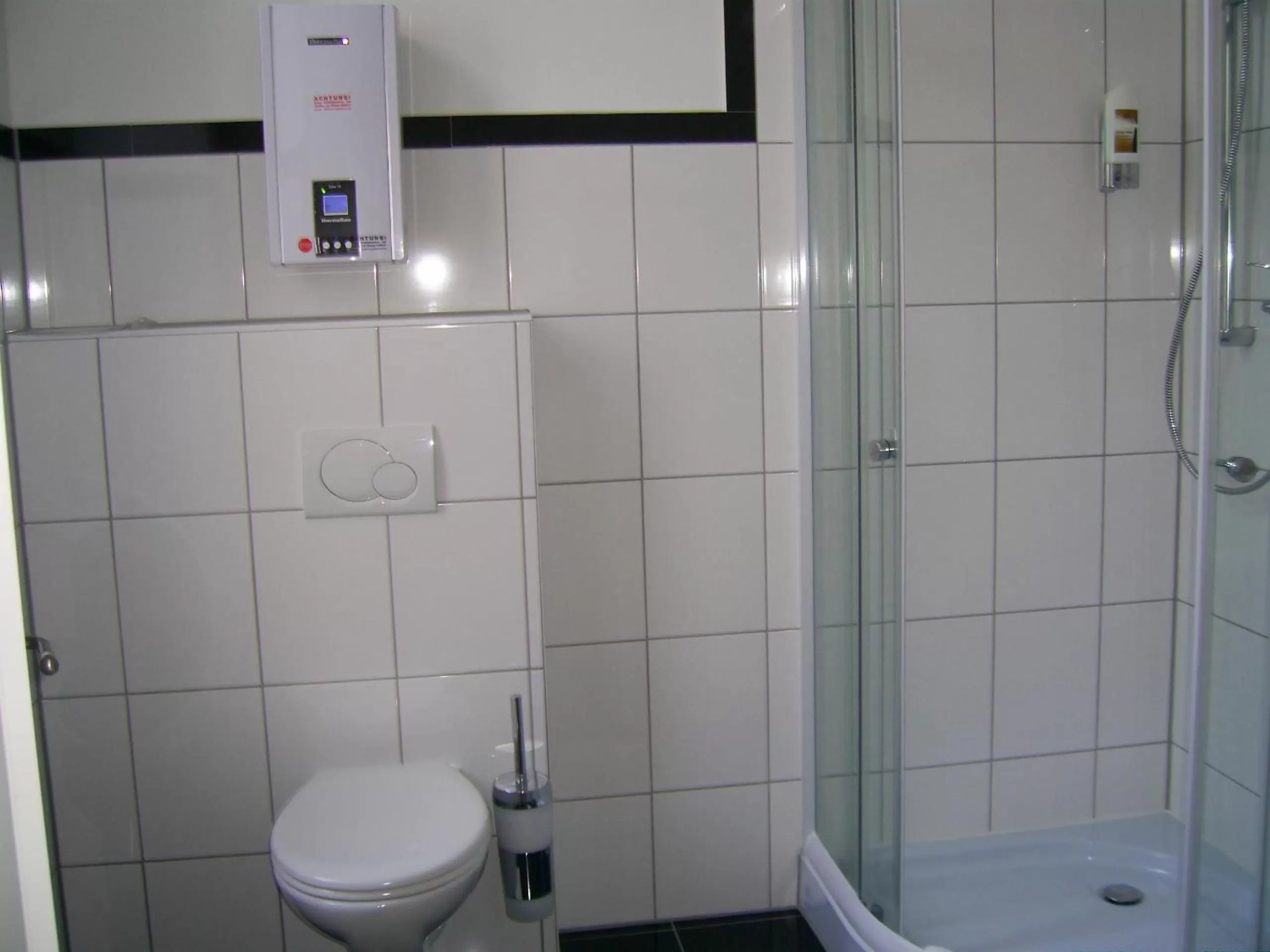 Bathroom in Willy Hotel Frankfurt